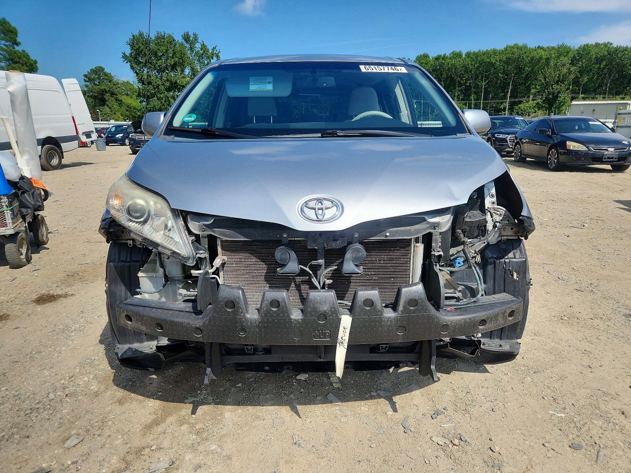 2011 Toyota Sienna Le Silver vin: 5TDKK3DC0BS050051