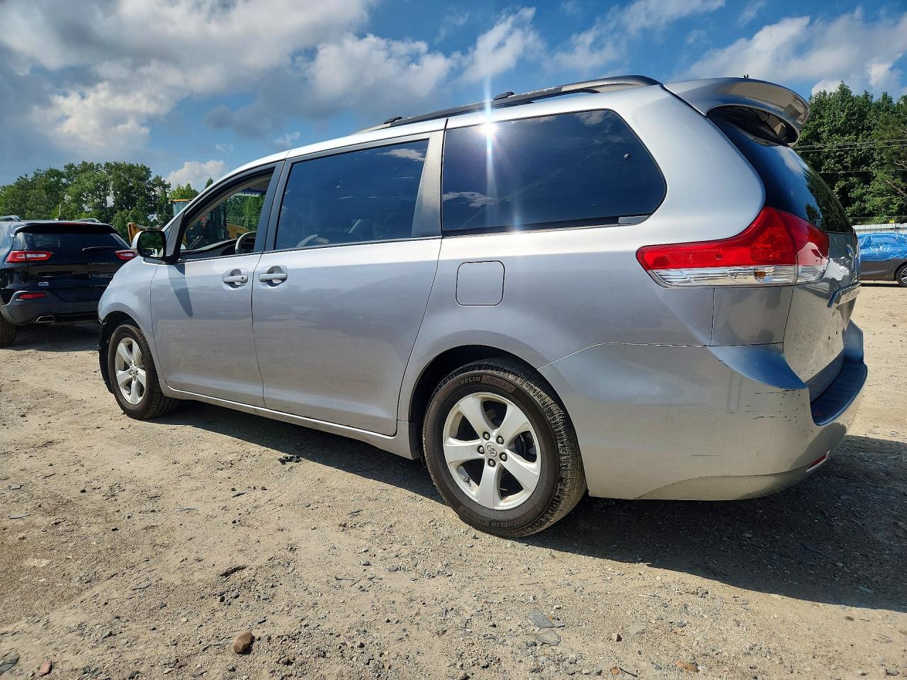2011 Toyota Sienna Le Silver vin: 5TDKK3DC0BS050051