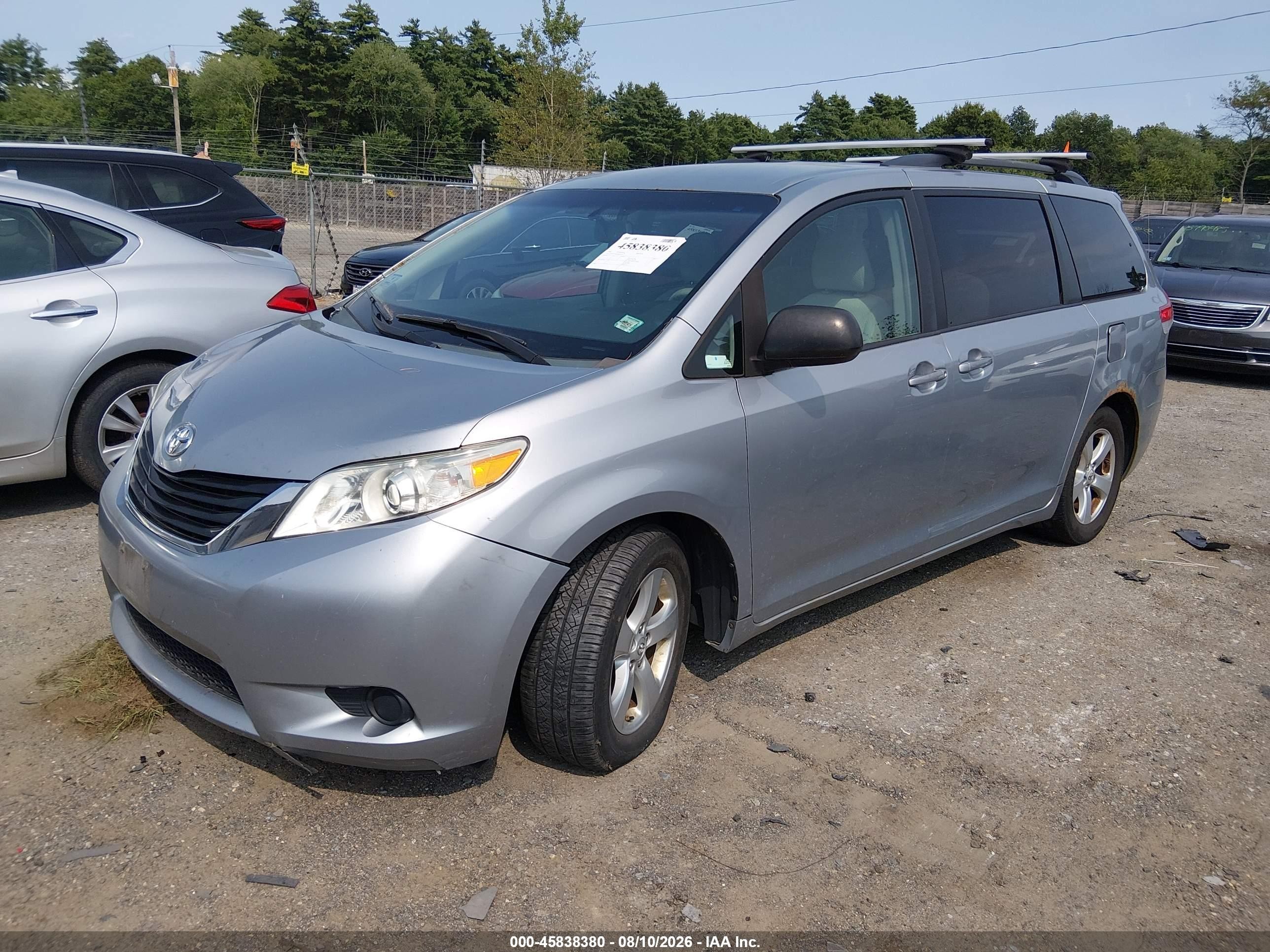 2011 Toyota Sienna Le V6 Silver vin: 5TDKK3DC0BS053435