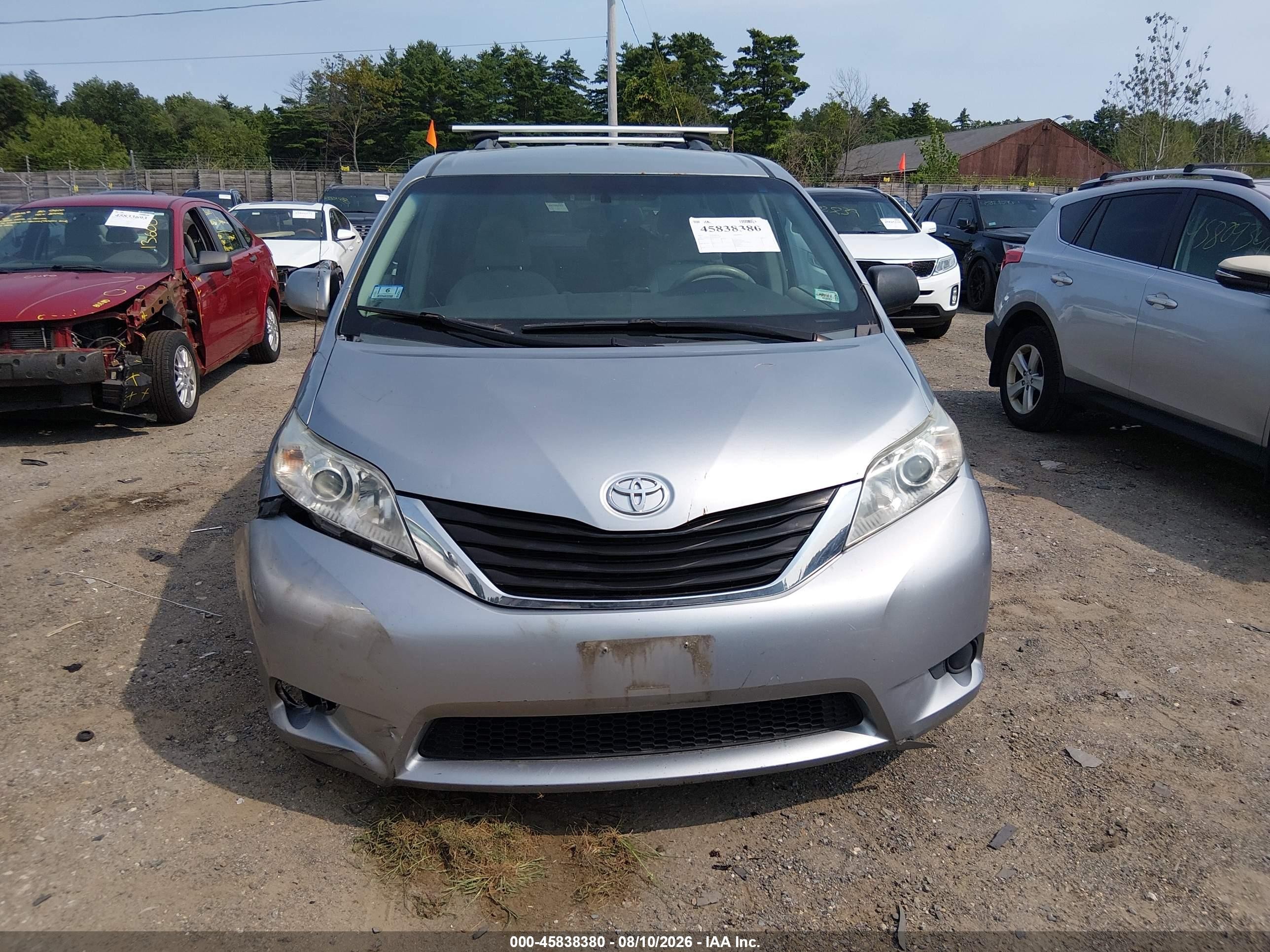 2011 Toyota Sienna Le V6 Silver vin: 5TDKK3DC0BS053435
