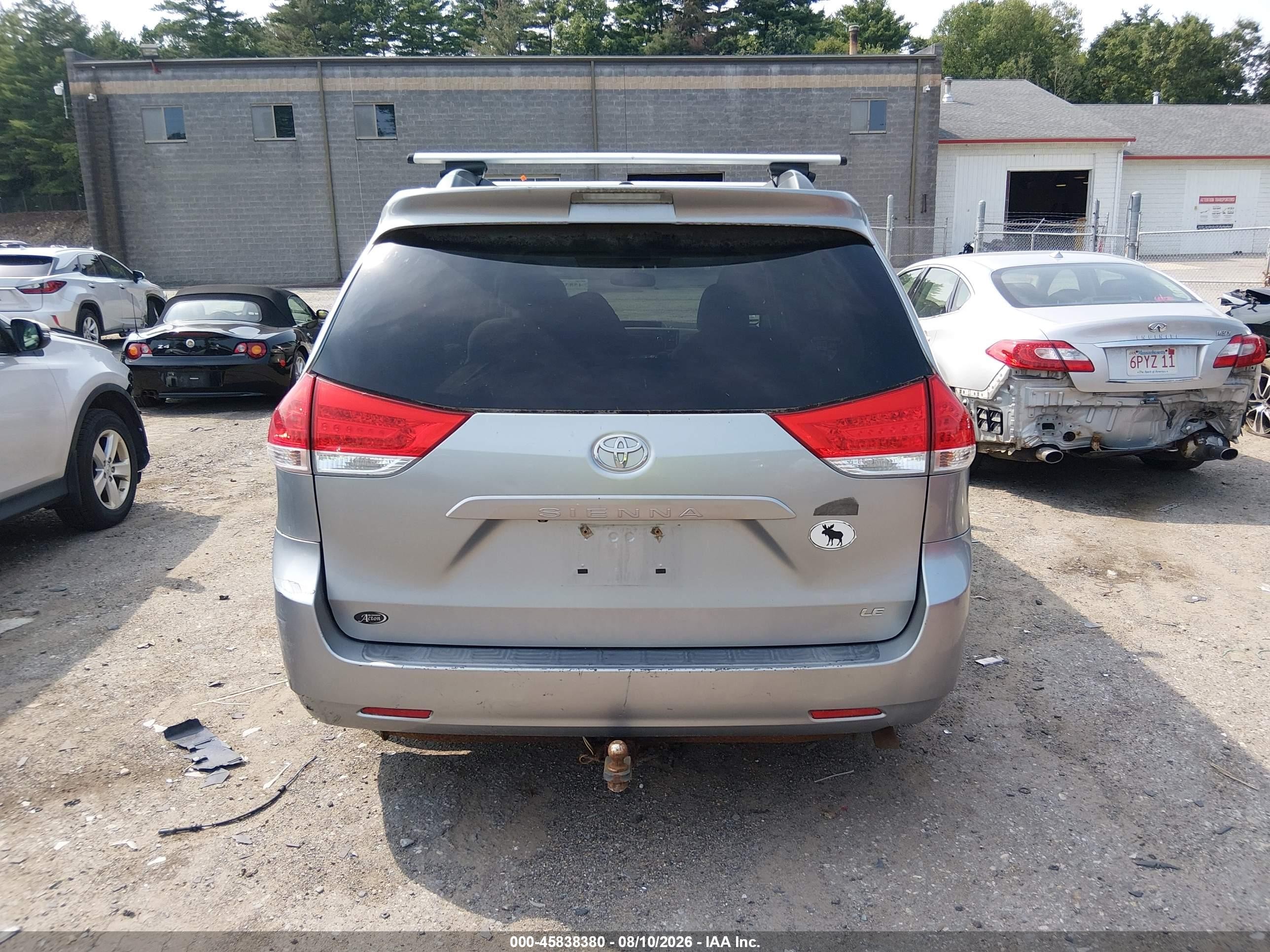 2011 Toyota Sienna Le V6 Silver vin: 5TDKK3DC0BS053435