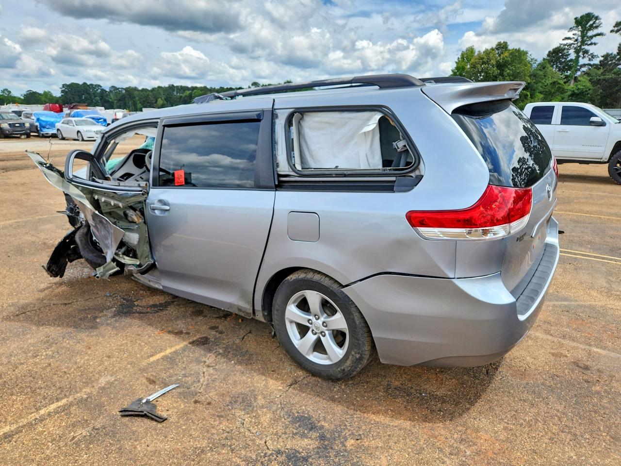 2011 Toyota Sienna Le Silver vin: 5TDKK3DC0BS060188