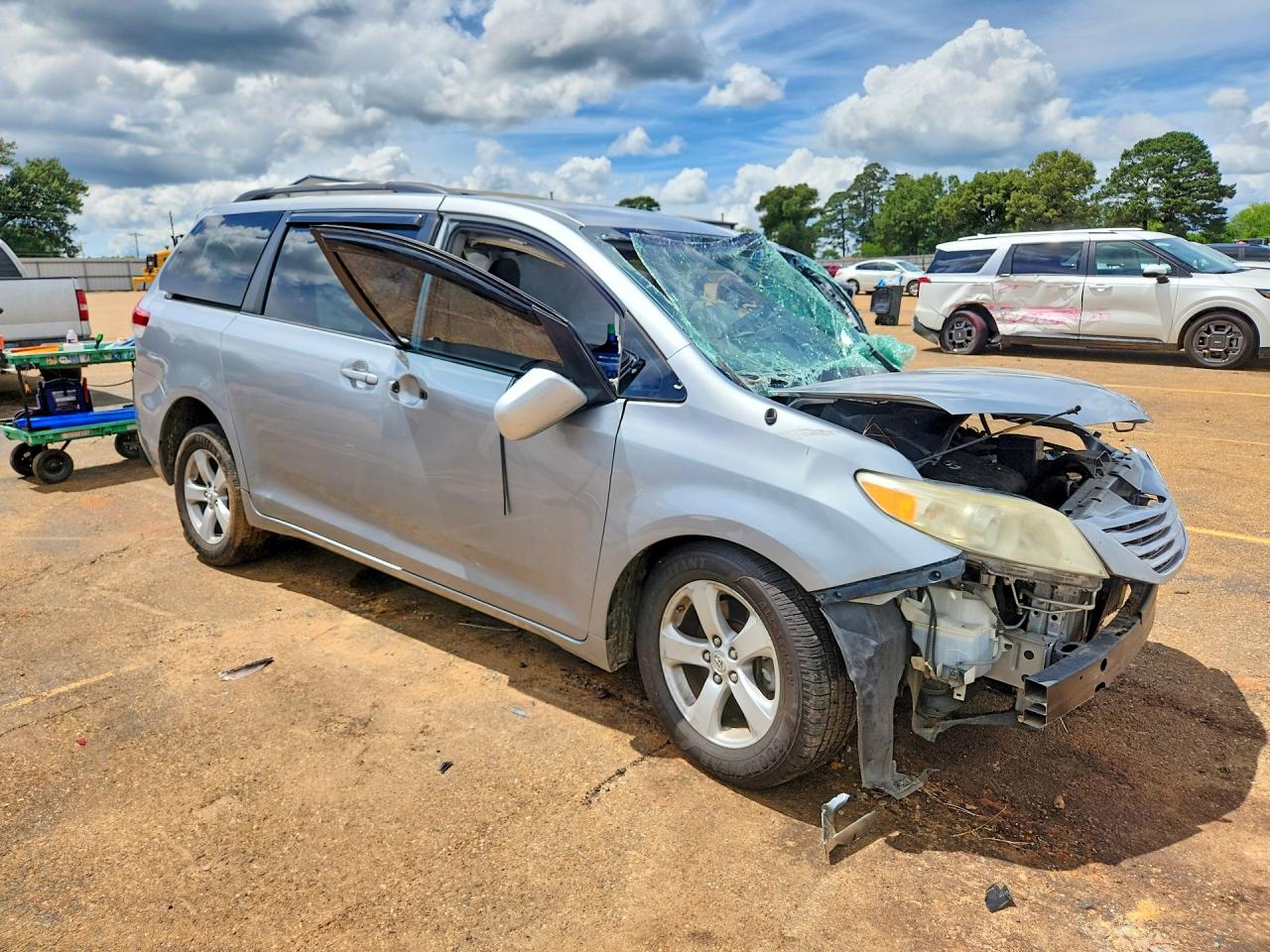 2011 Toyota Sienna Le Silver vin: 5TDKK3DC0BS060188