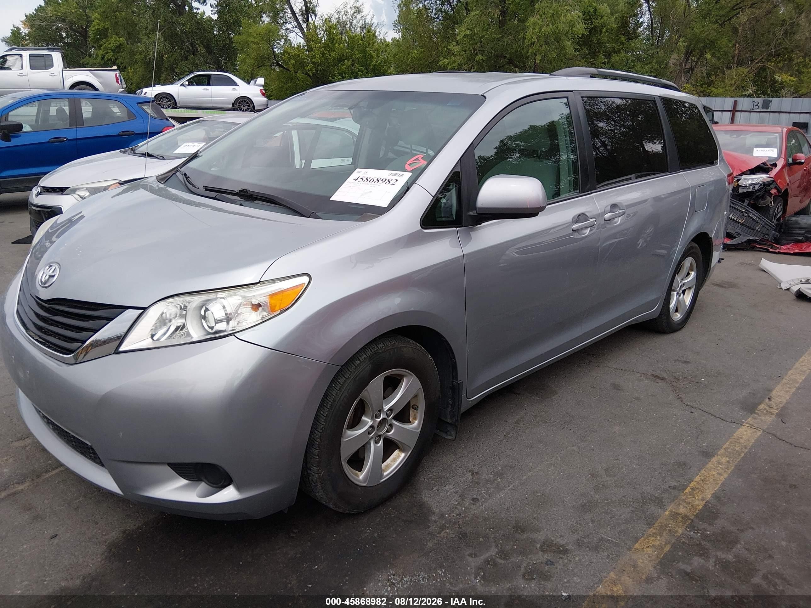 2011 Toyota Sienna Le V6 Silver vin: 5TDKK3DC0BS099976