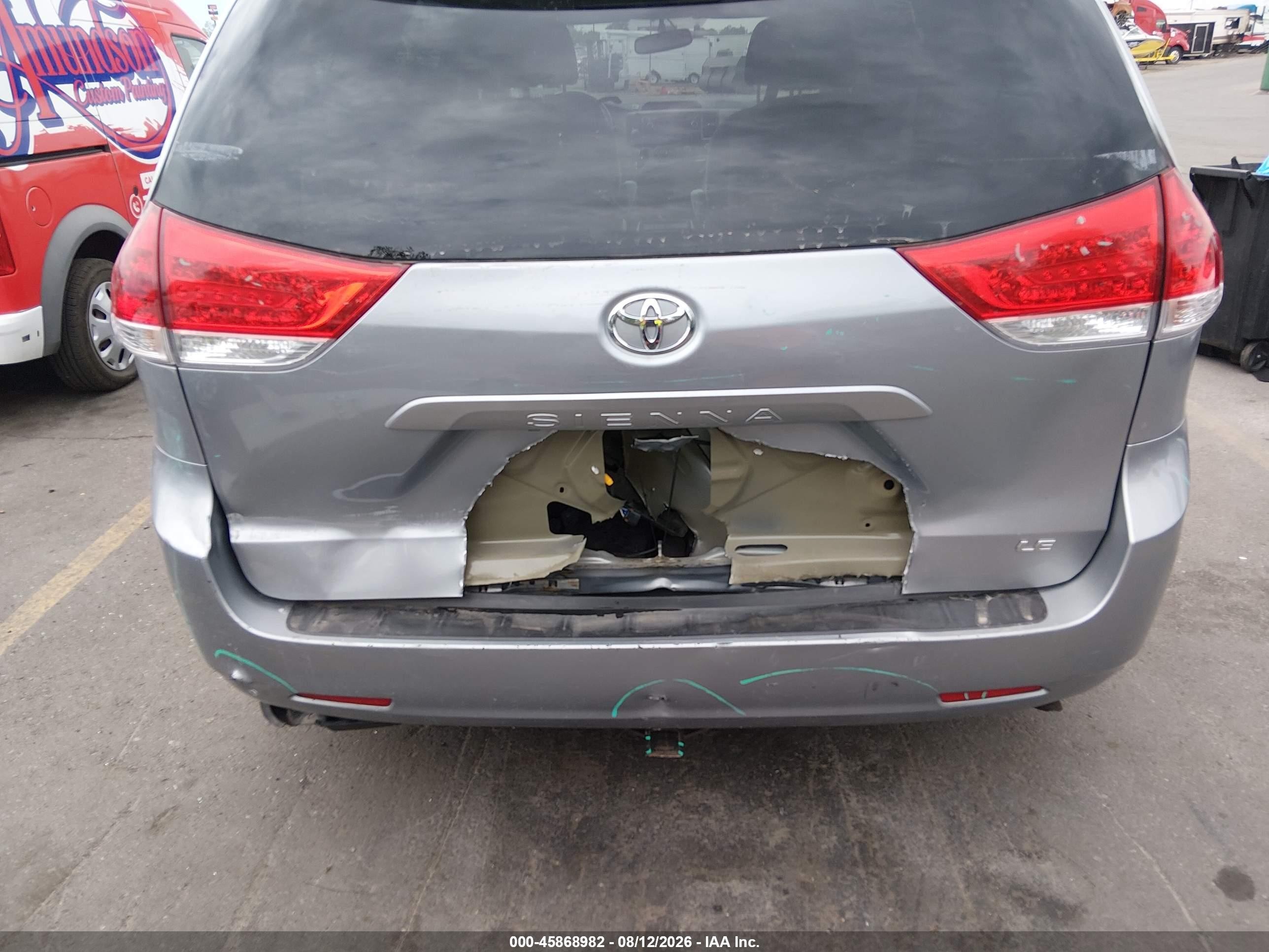 2011 Toyota Sienna Le V6 Silver vin: 5TDKK3DC0BS099976