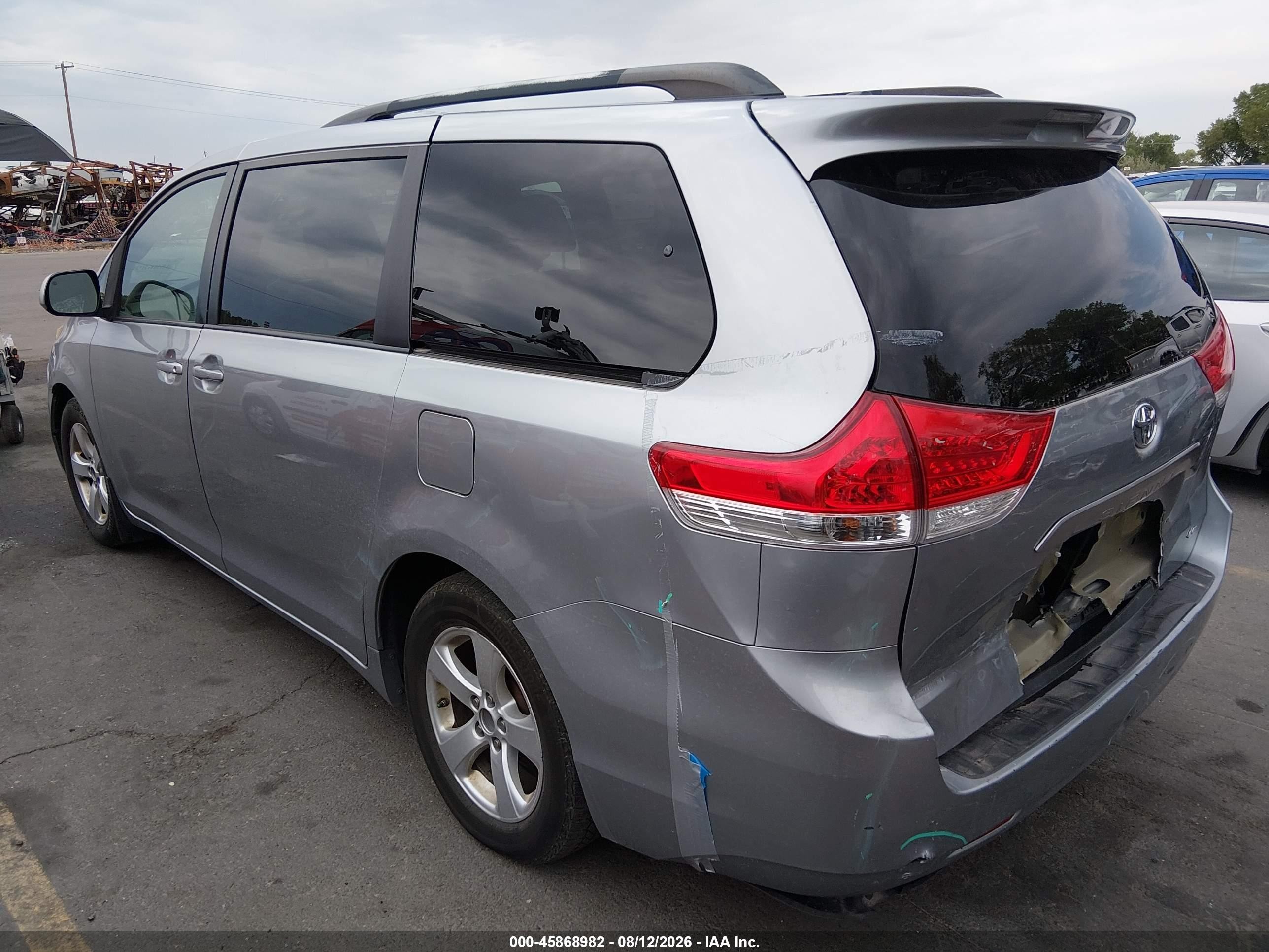 2011 Toyota Sienna Le V6 Silver vin: 5TDKK3DC0BS099976