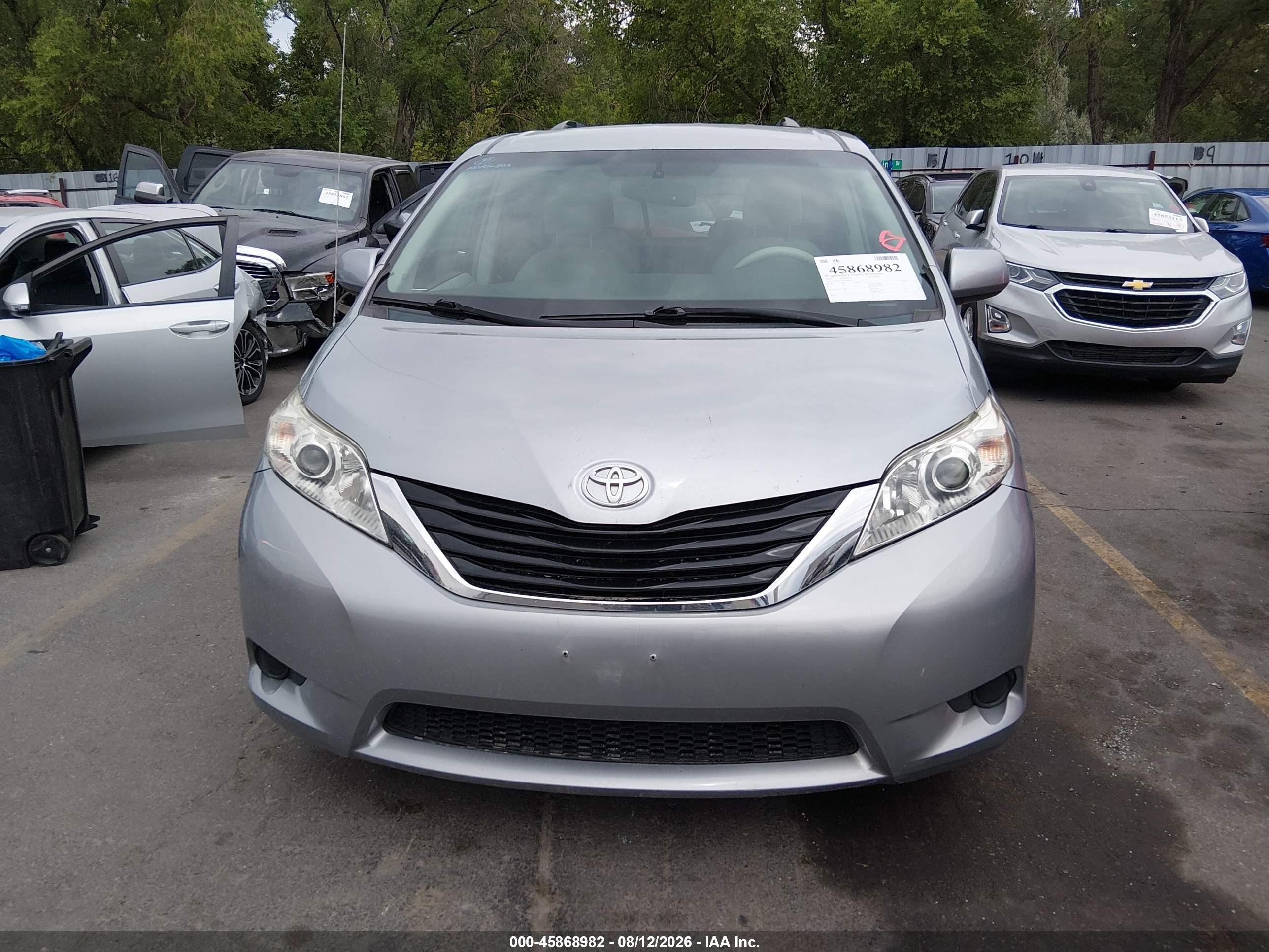2011 Toyota Sienna Le V6 Silver vin: 5TDKK3DC0BS099976
