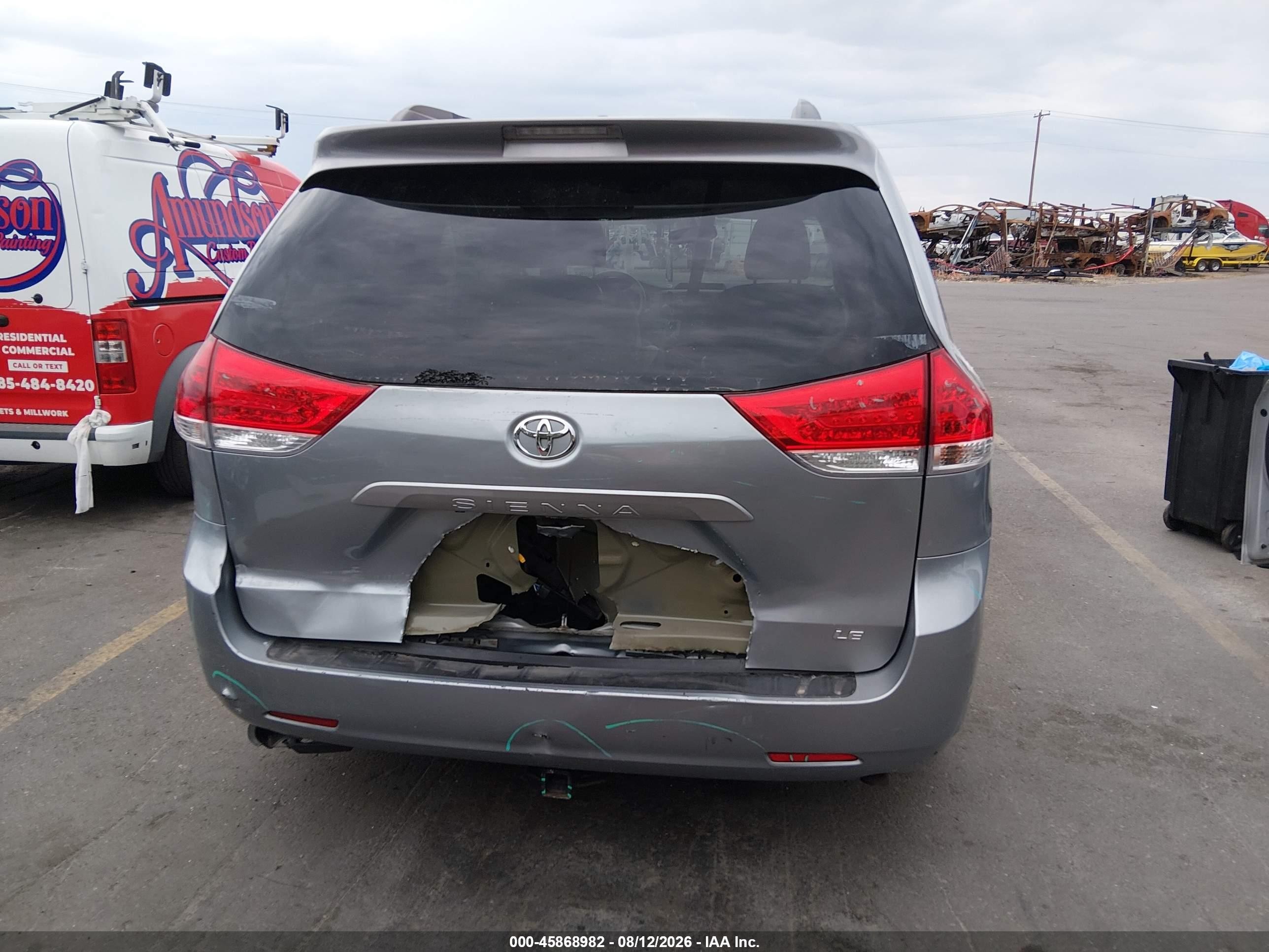 2011 Toyota Sienna Le V6 Silver vin: 5TDKK3DC0BS099976