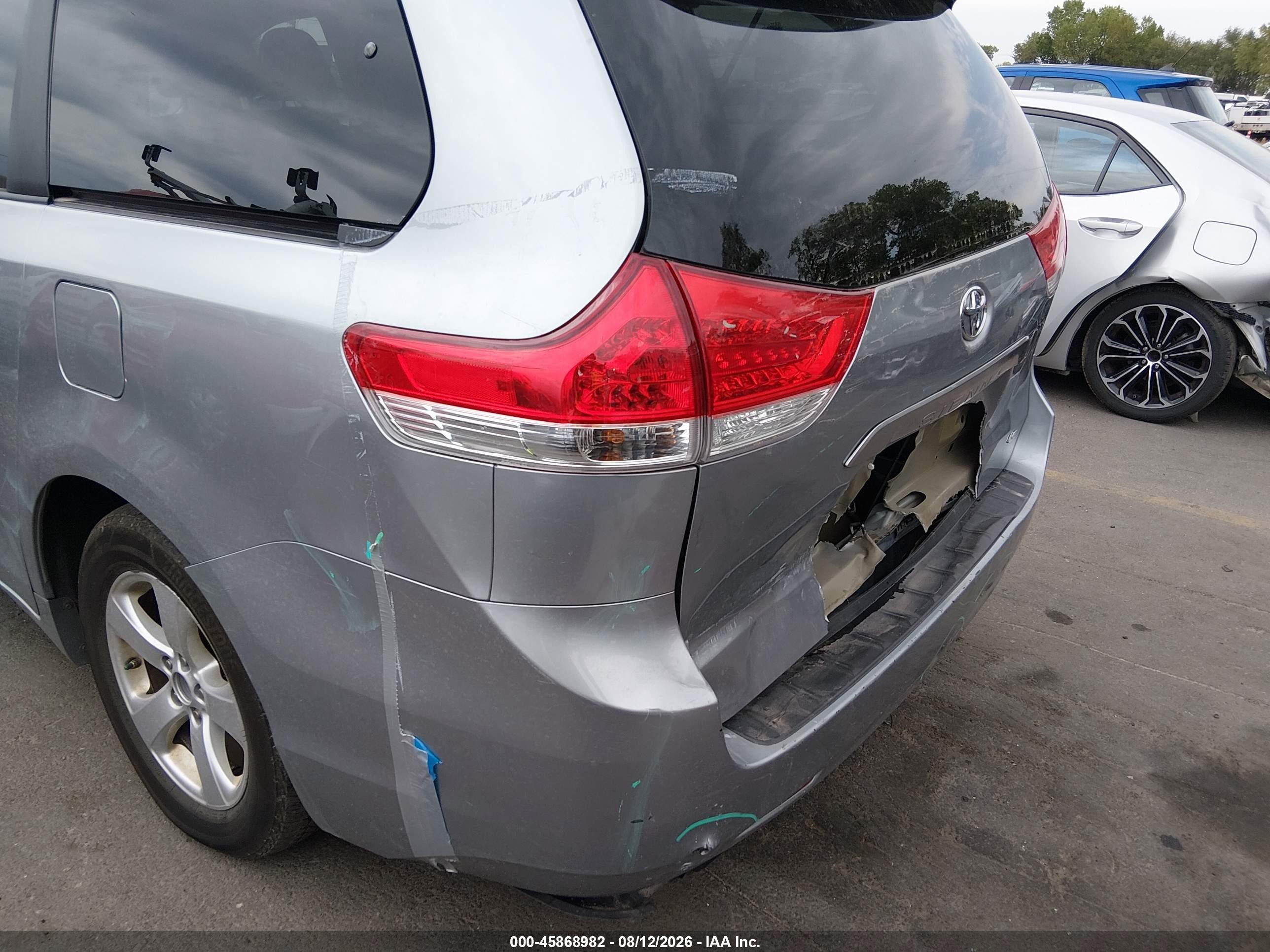 2011 Toyota Sienna Le V6 Silver vin: 5TDKK3DC0BS099976