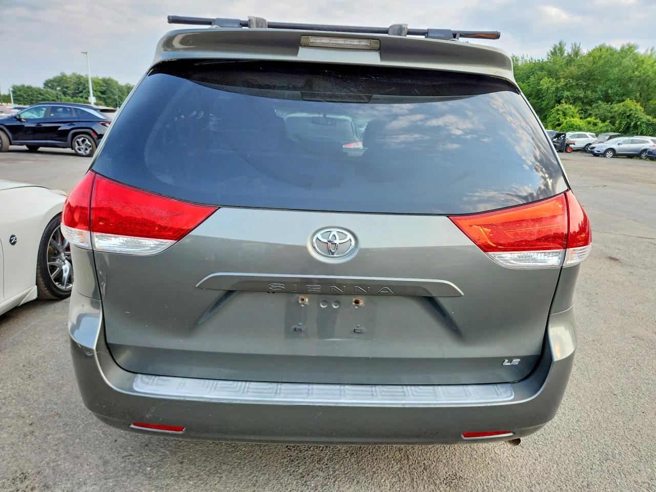 2011 Toyota Sienna Le Gray vin: 5TDKK3DC0BS103959
