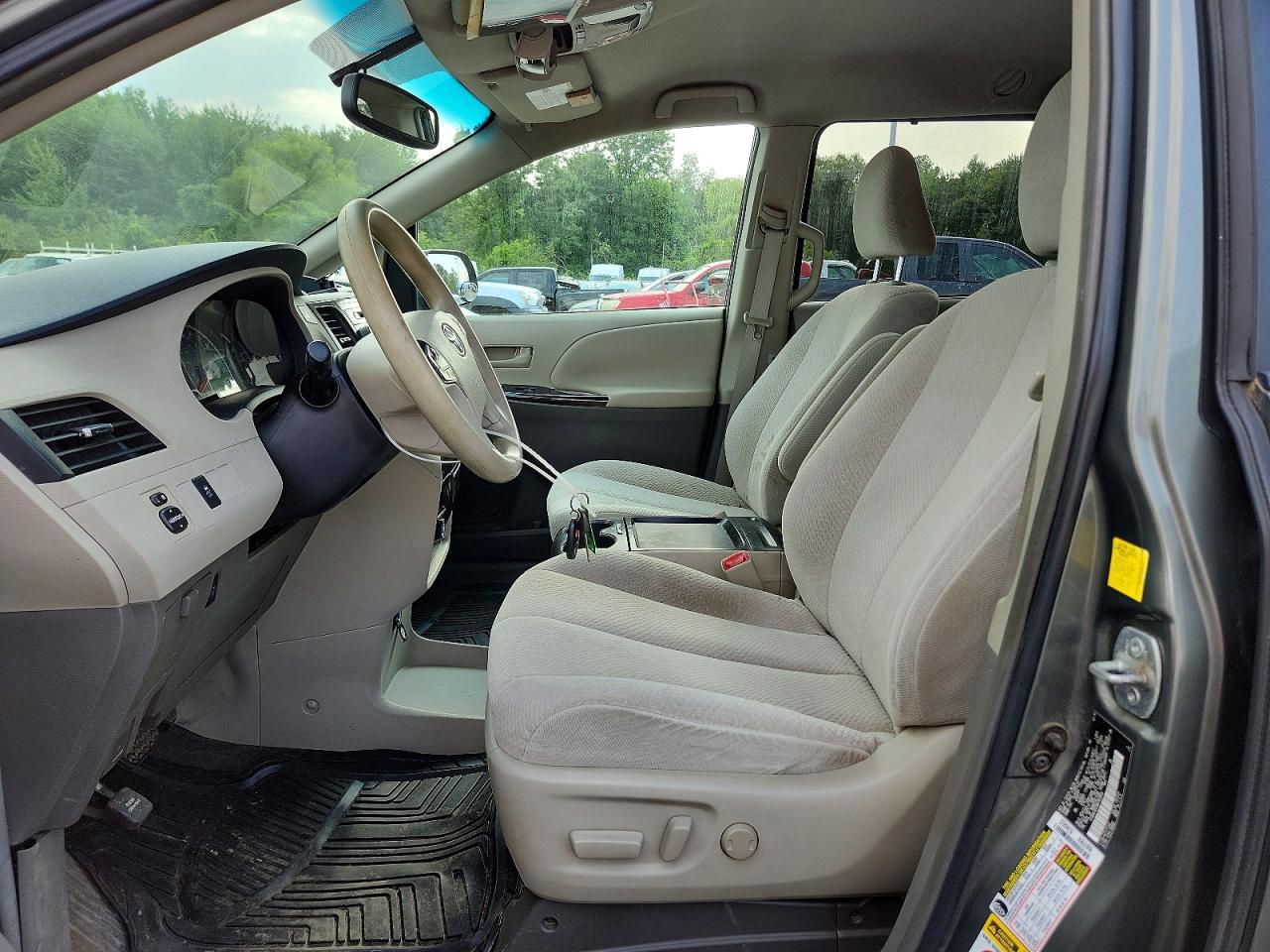 2011 Toyota Sienna Le Gray vin: 5TDKK3DC0BS103959