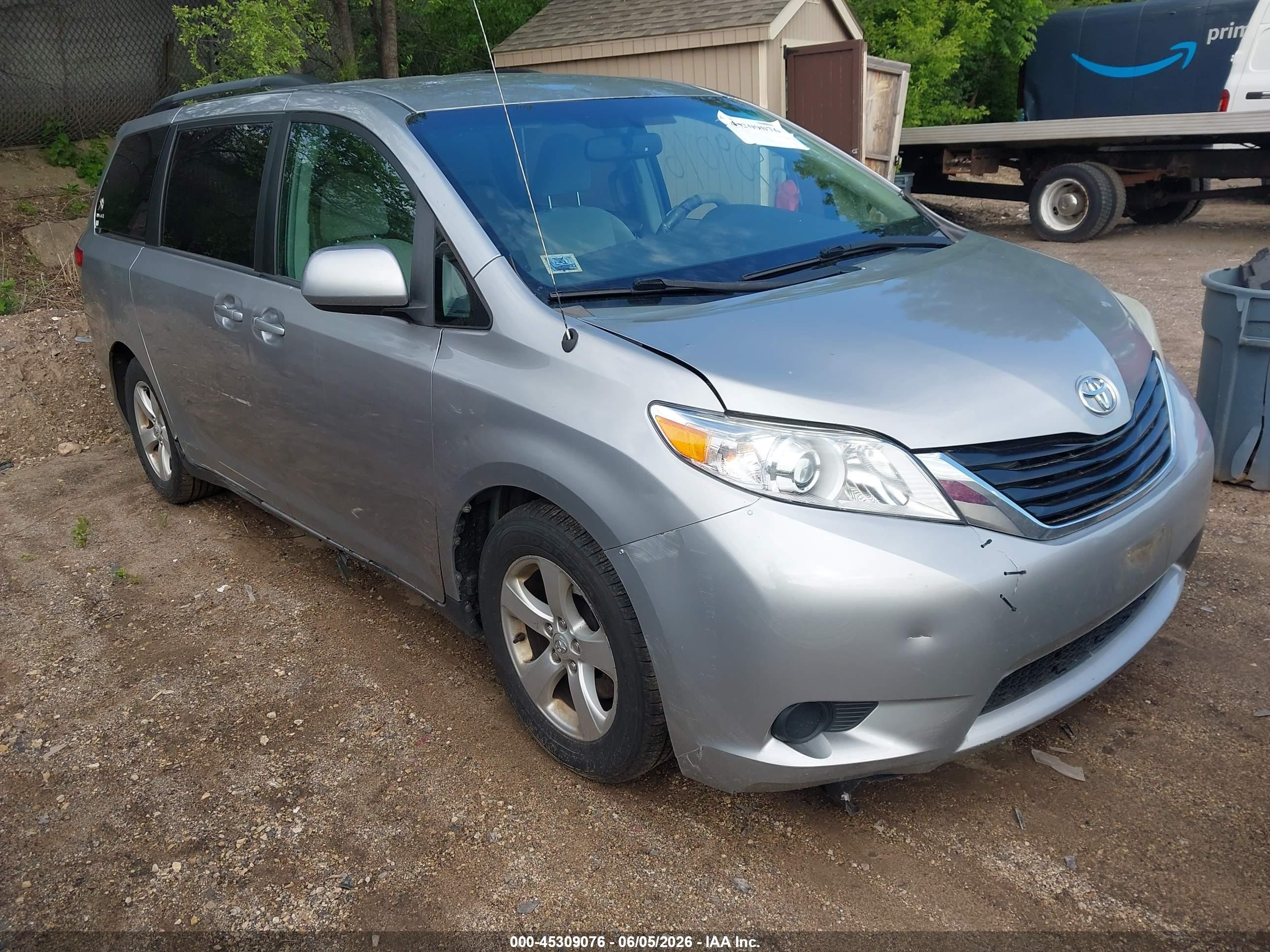 2011 Toyota Sienna Le V6 Серебряный vin: 5TDKK3DC0BS108675