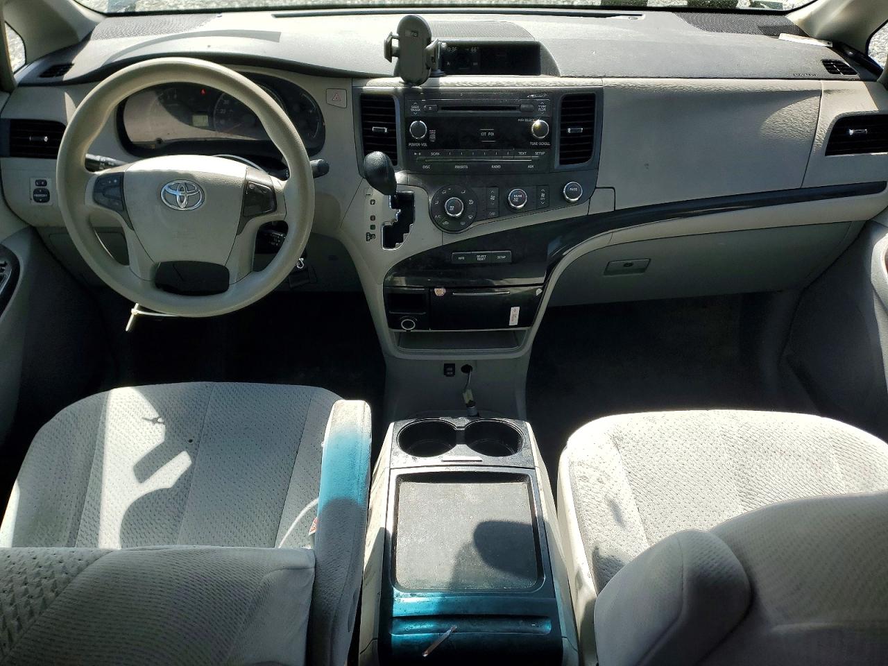 2011 Toyota Sienna Le Gray vin: 5TDKK3DC0BS112998