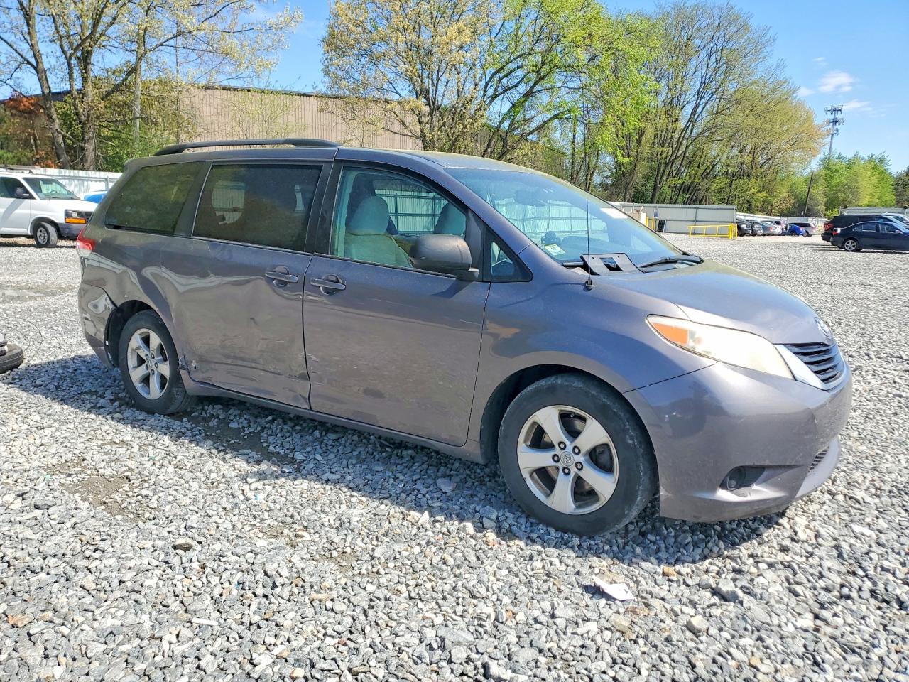 2011 Toyota Sienna Le Gray vin: 5TDKK3DC0BS112998