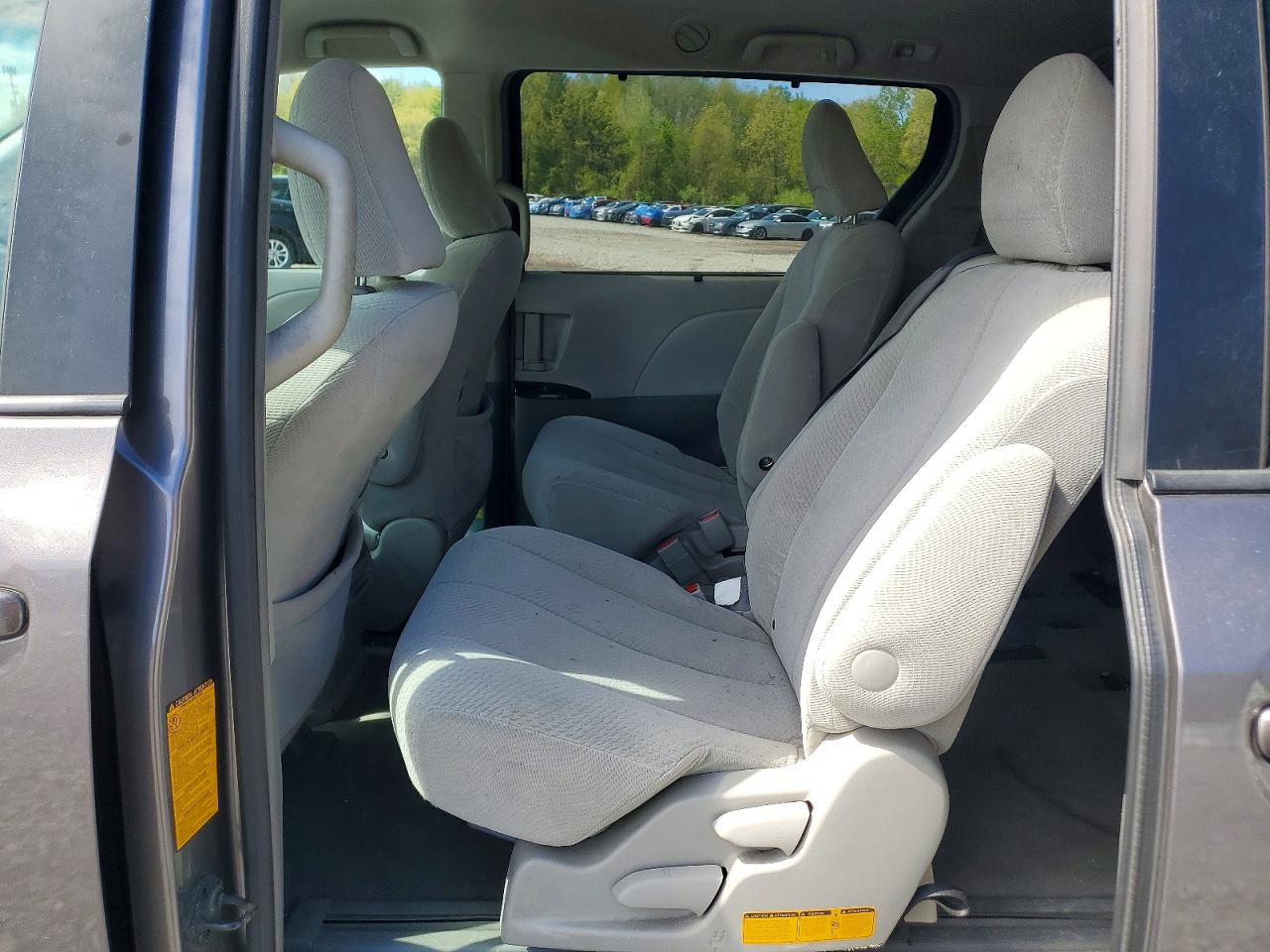 2011 Toyota Sienna Le Gray vin: 5TDKK3DC0BS112998