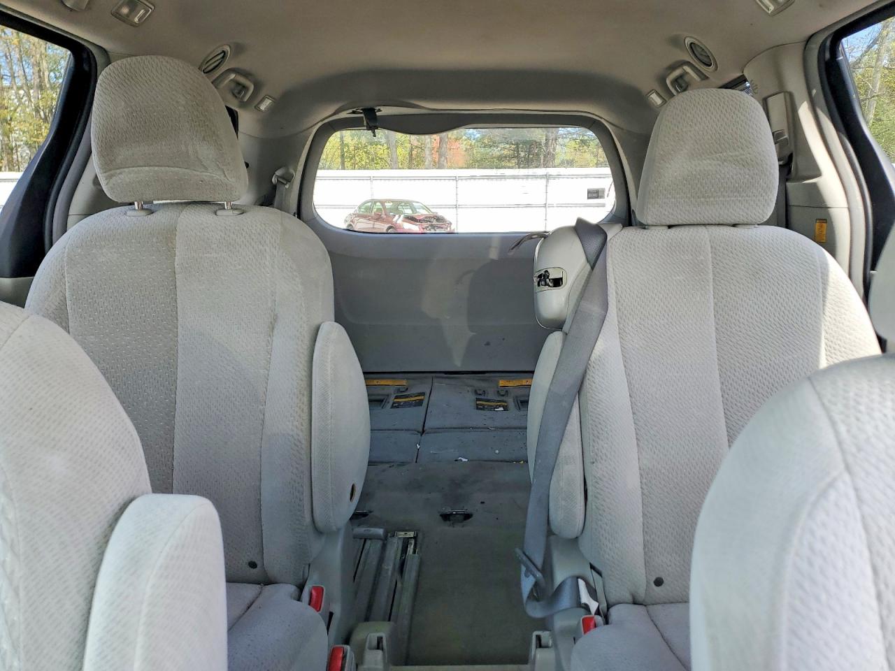 2011 Toyota Sienna Le Gray vin: 5TDKK3DC0BS112998
