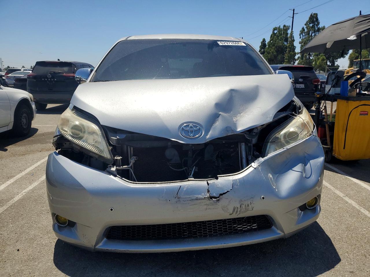 2011 Toyota Sienna Le Серебряный vin: 5TDKK3DC0BS127100