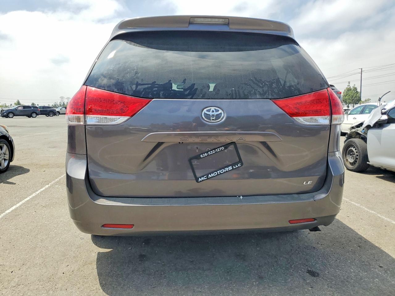 2011 Toyota Sienna Le Gray vin: 5TDKK3DC0BS131681