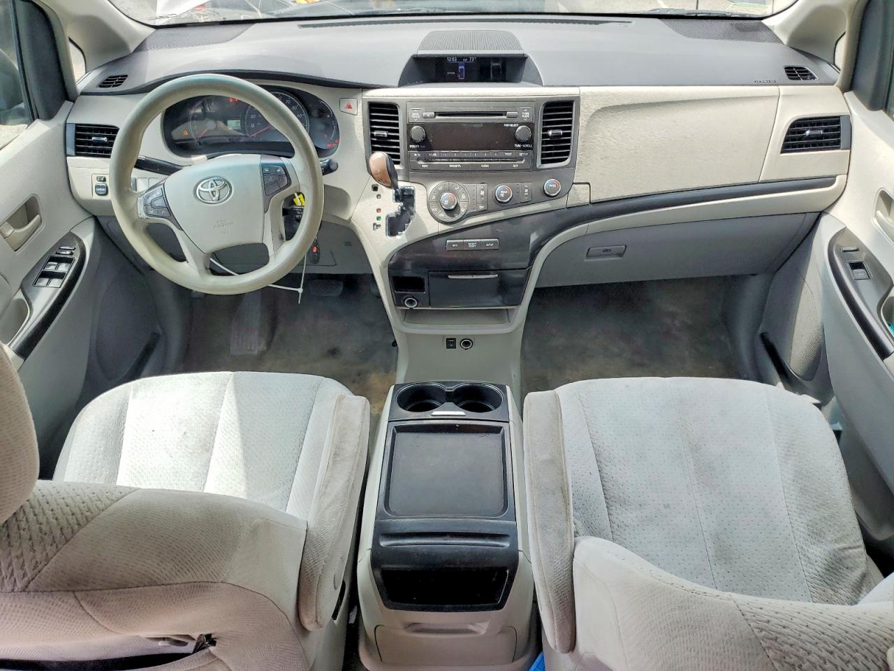 2011 Toyota Sienna Le Gray vin: 5TDKK3DC0BS131681