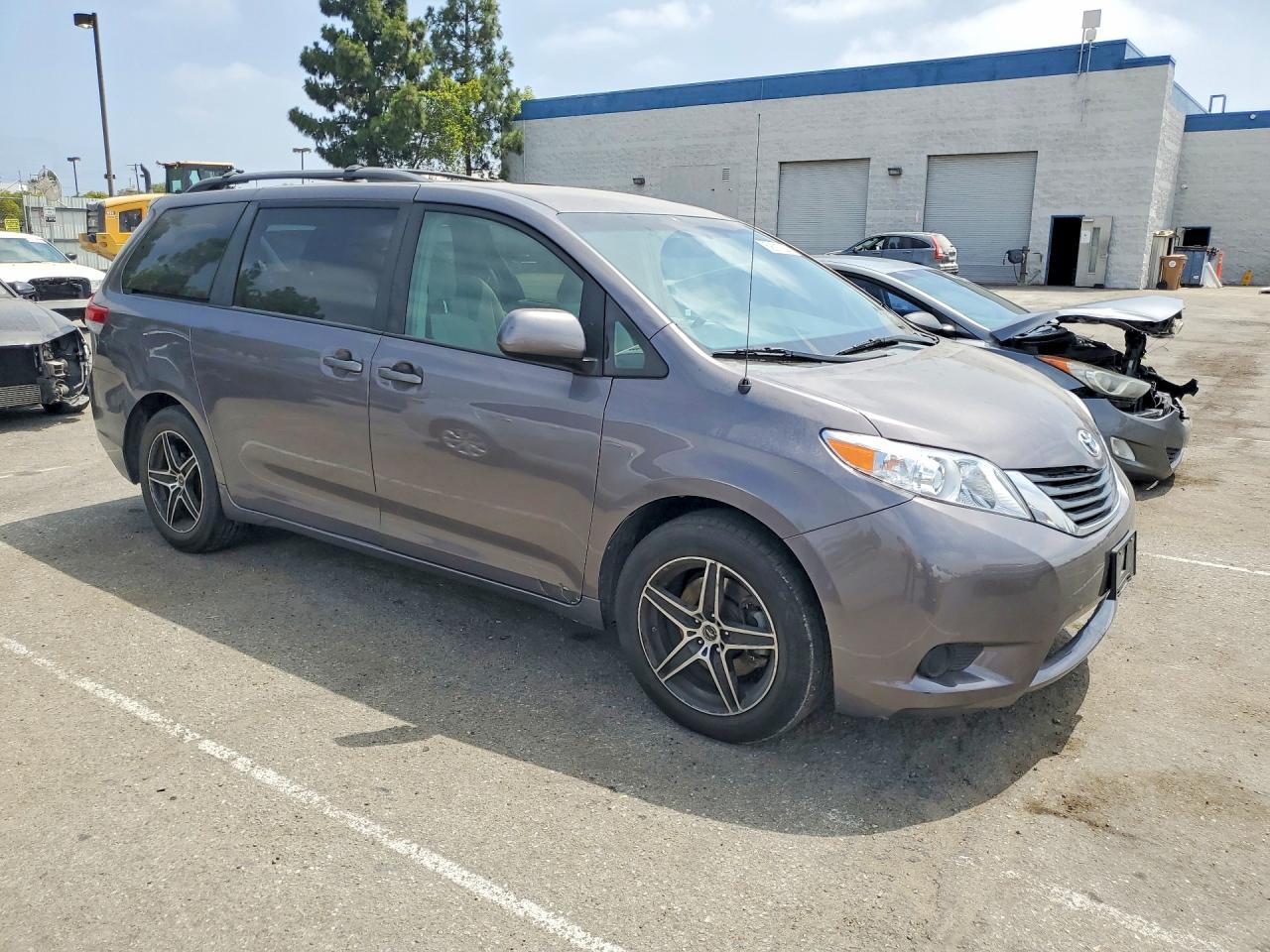 2011 Toyota Sienna Le Gray vin: 5TDKK3DC0BS131681