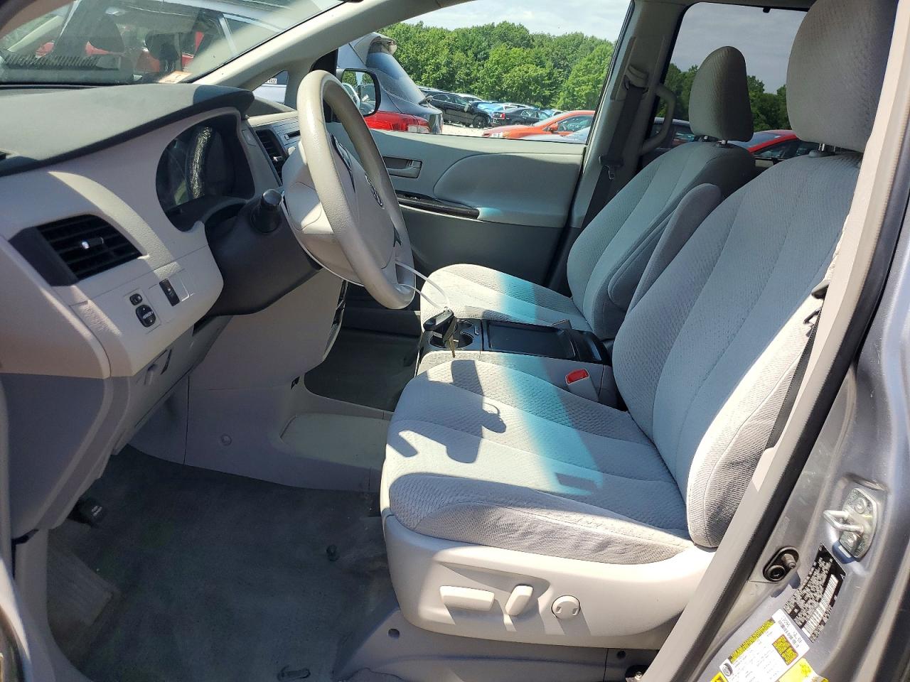 2011 Toyota Sienna Le Silver vin: 5TDKK3DC0BS138808