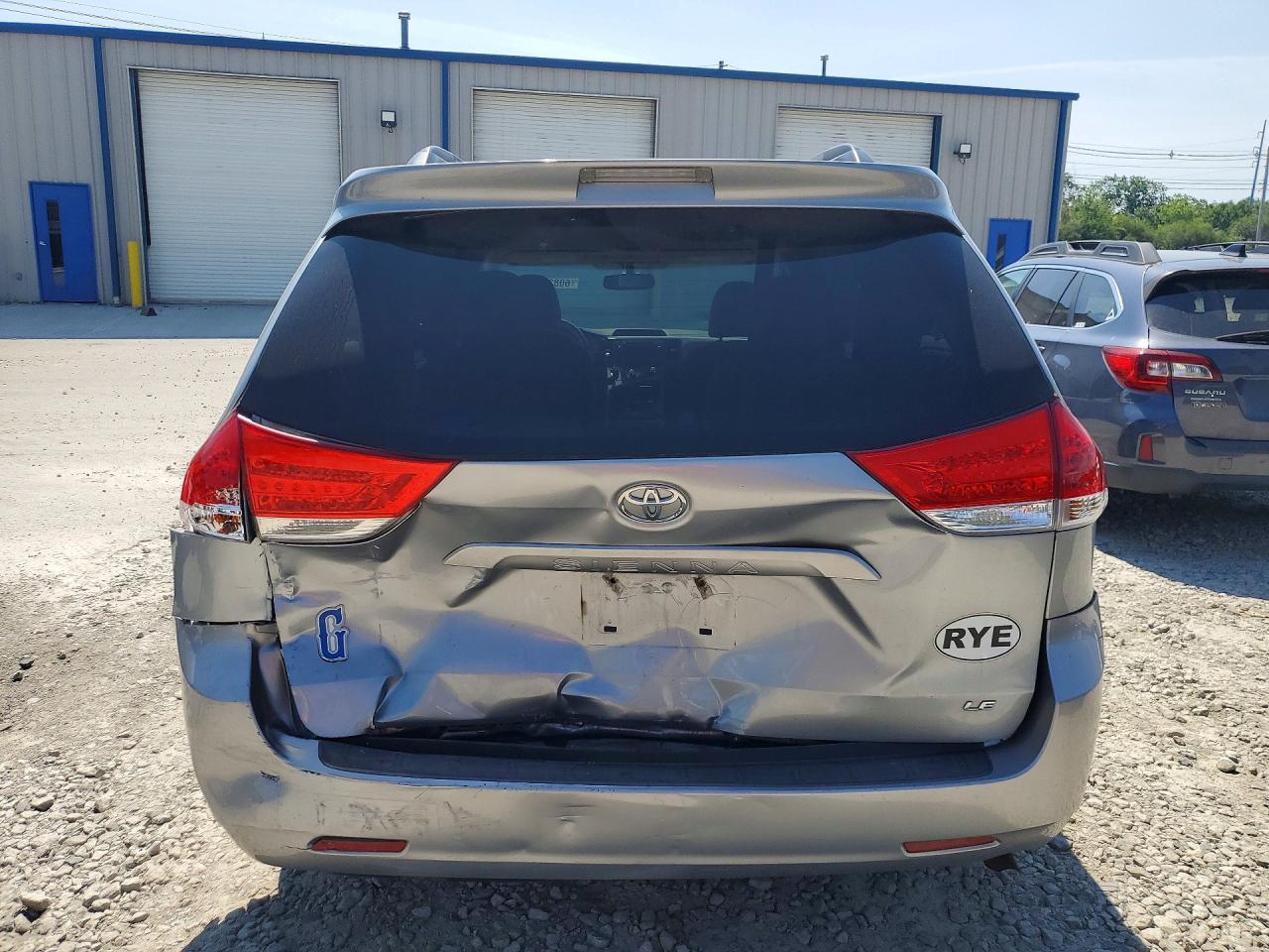 2011 Toyota Sienna Le Silver vin: 5TDKK3DC0BS138808