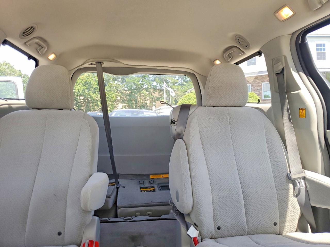 2011 Toyota Sienna Le Silver vin: 5TDKK3DC0BS138808