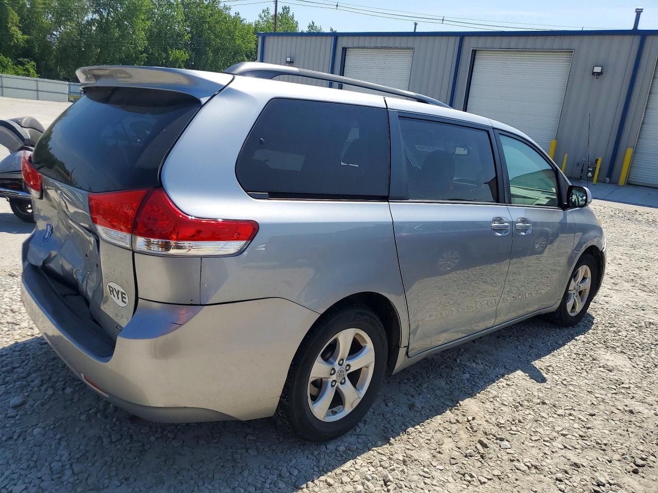 2011 Toyota Sienna Le Silver vin: 5TDKK3DC0BS138808