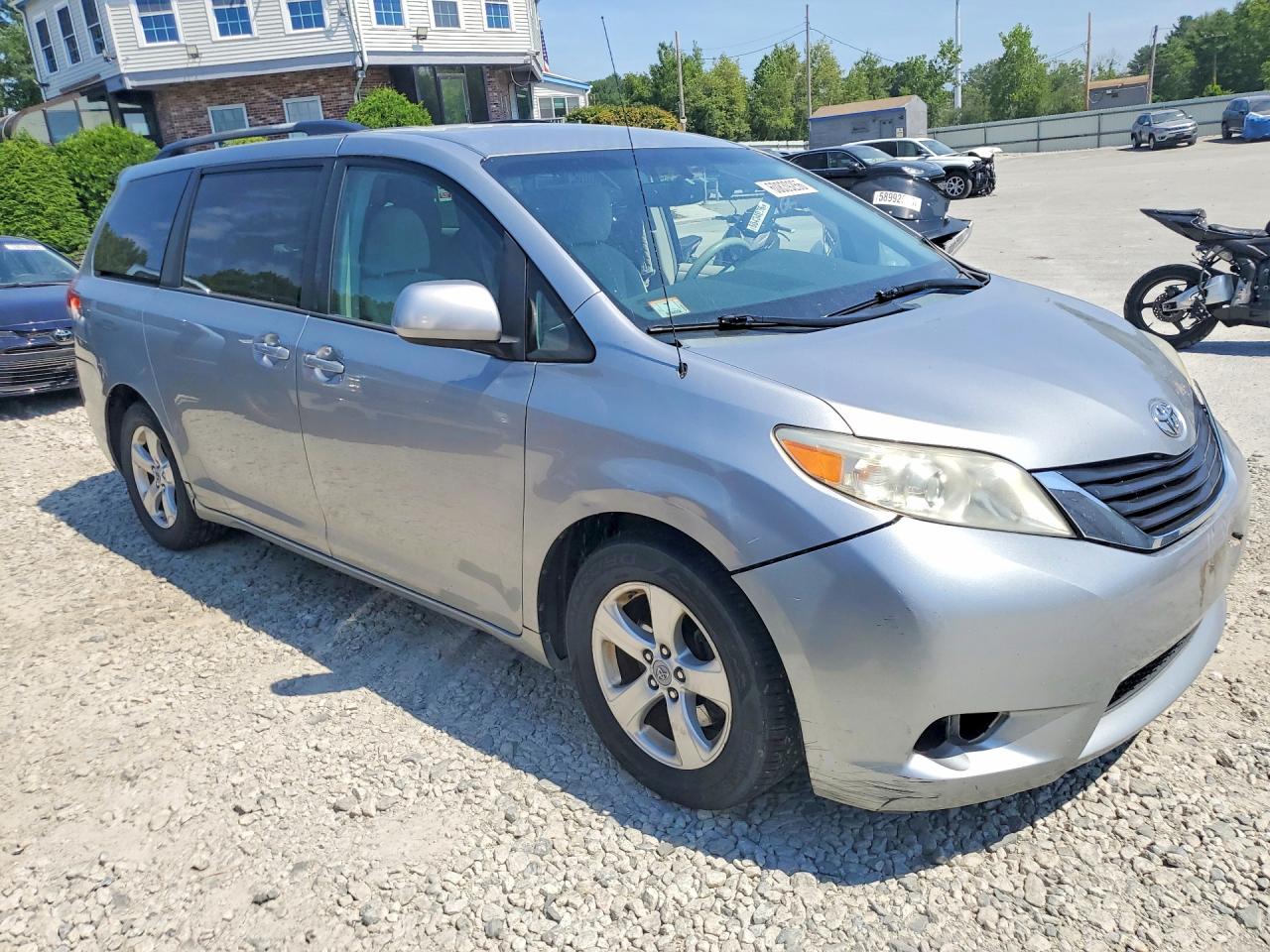2011 Toyota Sienna Le Silver vin: 5TDKK3DC0BS138808