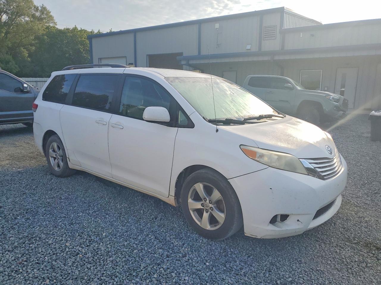 2011 Toyota Sienna Le White vin: 5TDKK3DC0BS141224