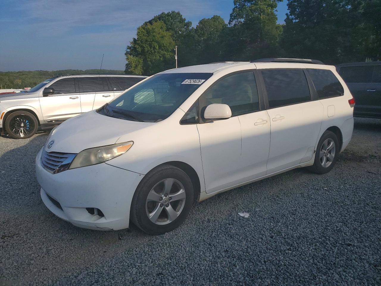 2011 Toyota Sienna Le White vin: 5TDKK3DC0BS141224