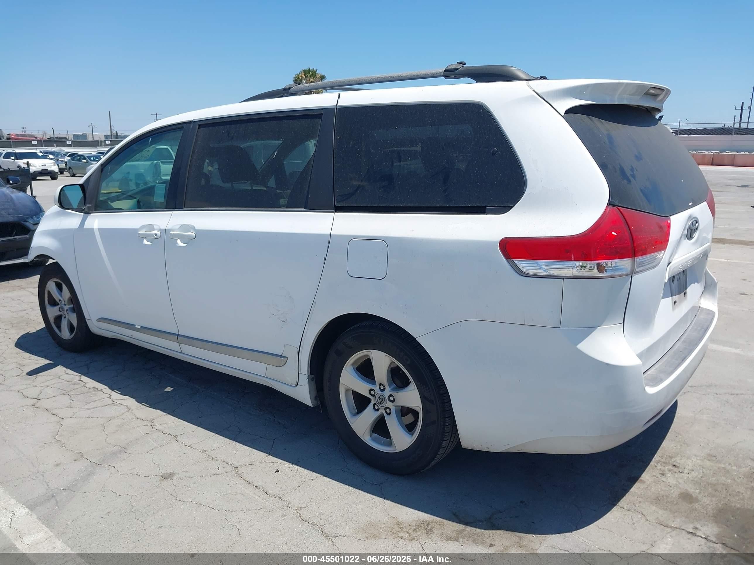 2011 Toyota Sienna Le V6 White vin: 5TDKK3DC0BS147332