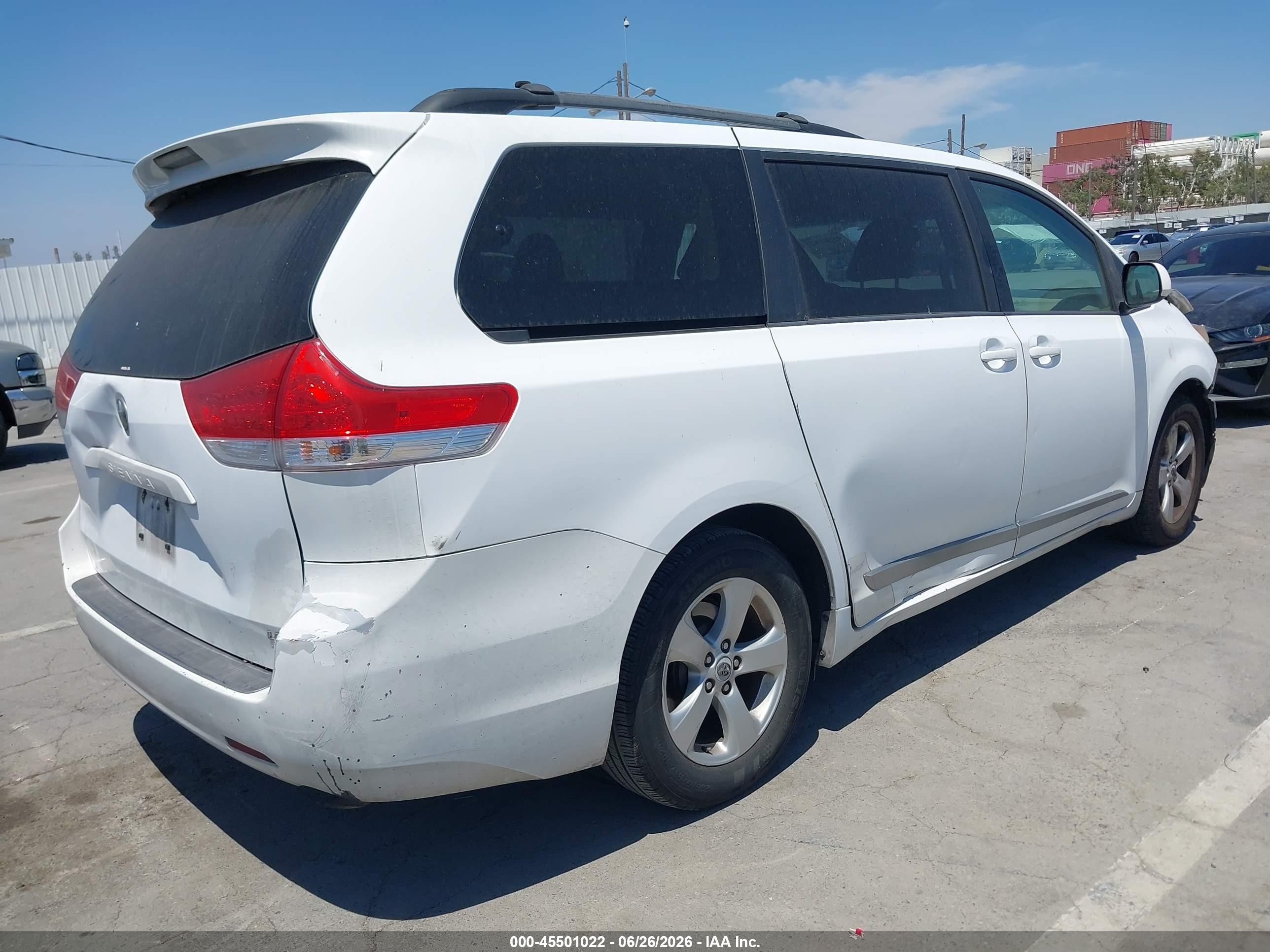 2011 Toyota Sienna Le V6 White vin: 5TDKK3DC0BS147332
