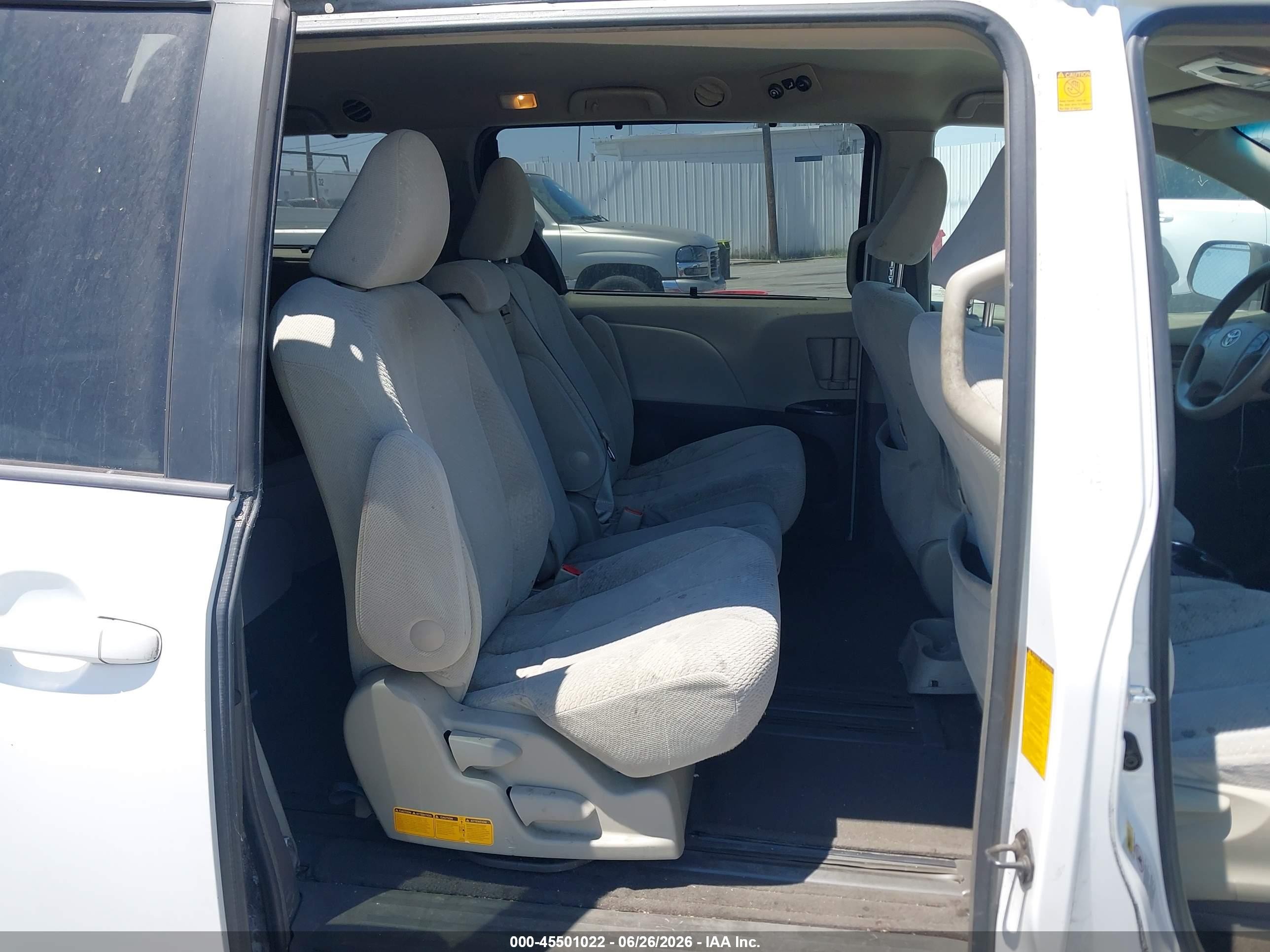 2011 Toyota Sienna Le V6 White vin: 5TDKK3DC0BS147332