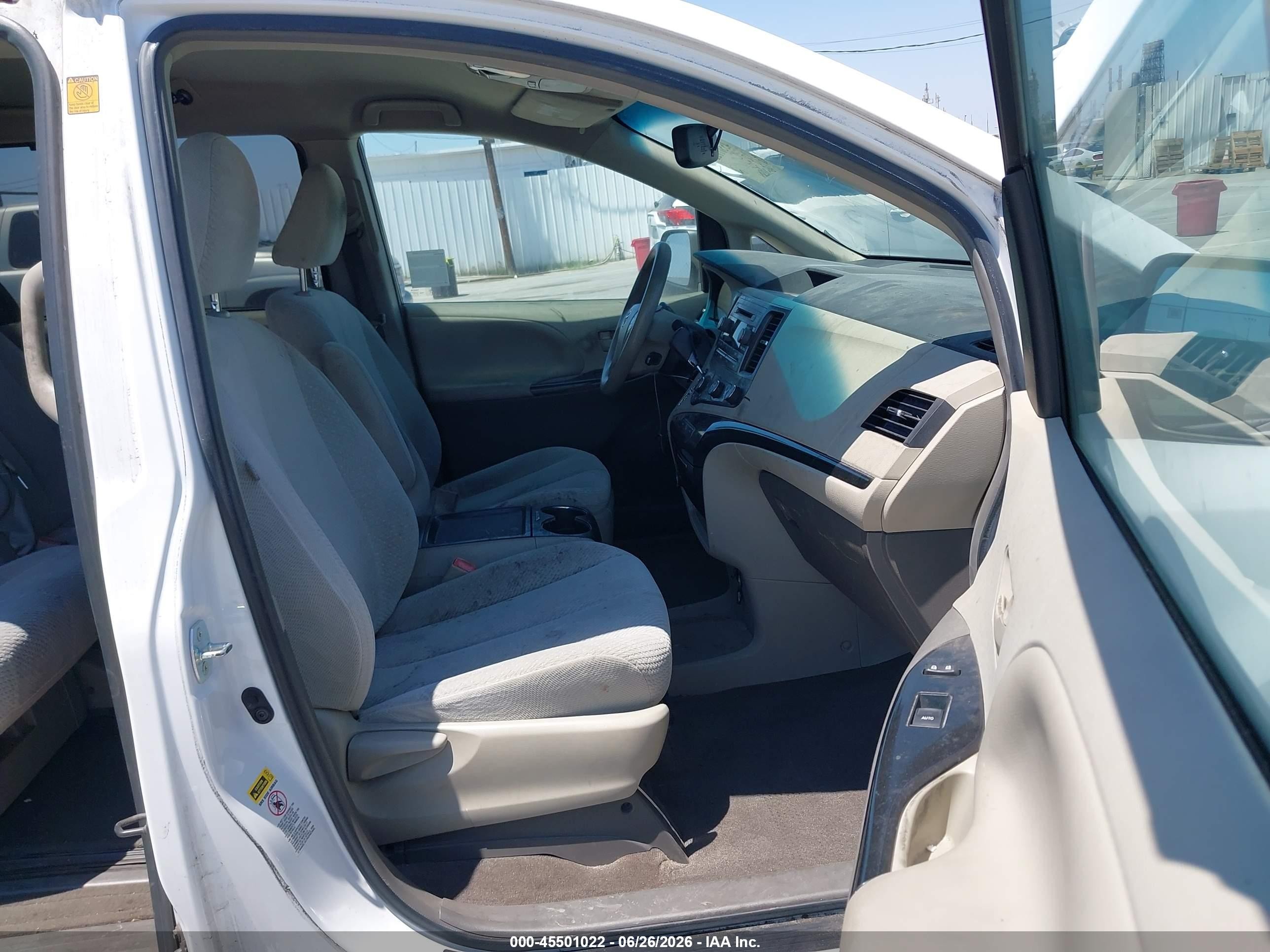 2011 Toyota Sienna Le V6 White vin: 5TDKK3DC0BS147332
