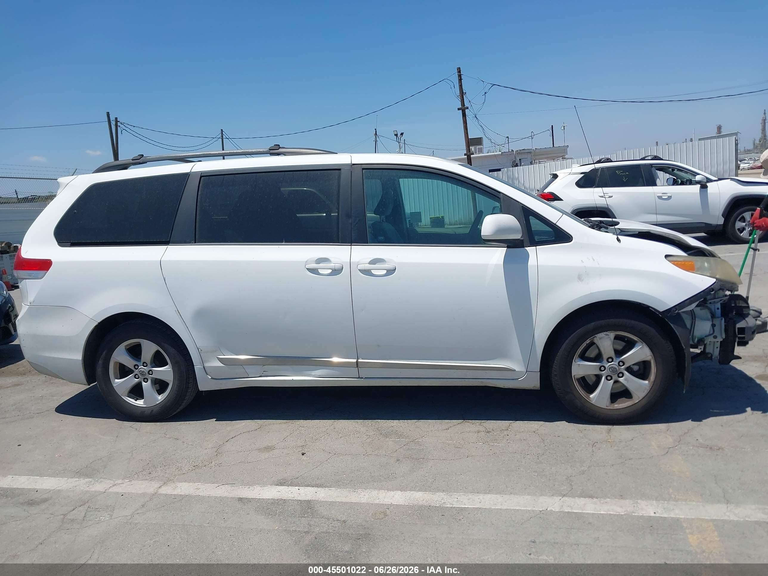 2011 Toyota Sienna Le V6 White vin: 5TDKK3DC0BS147332