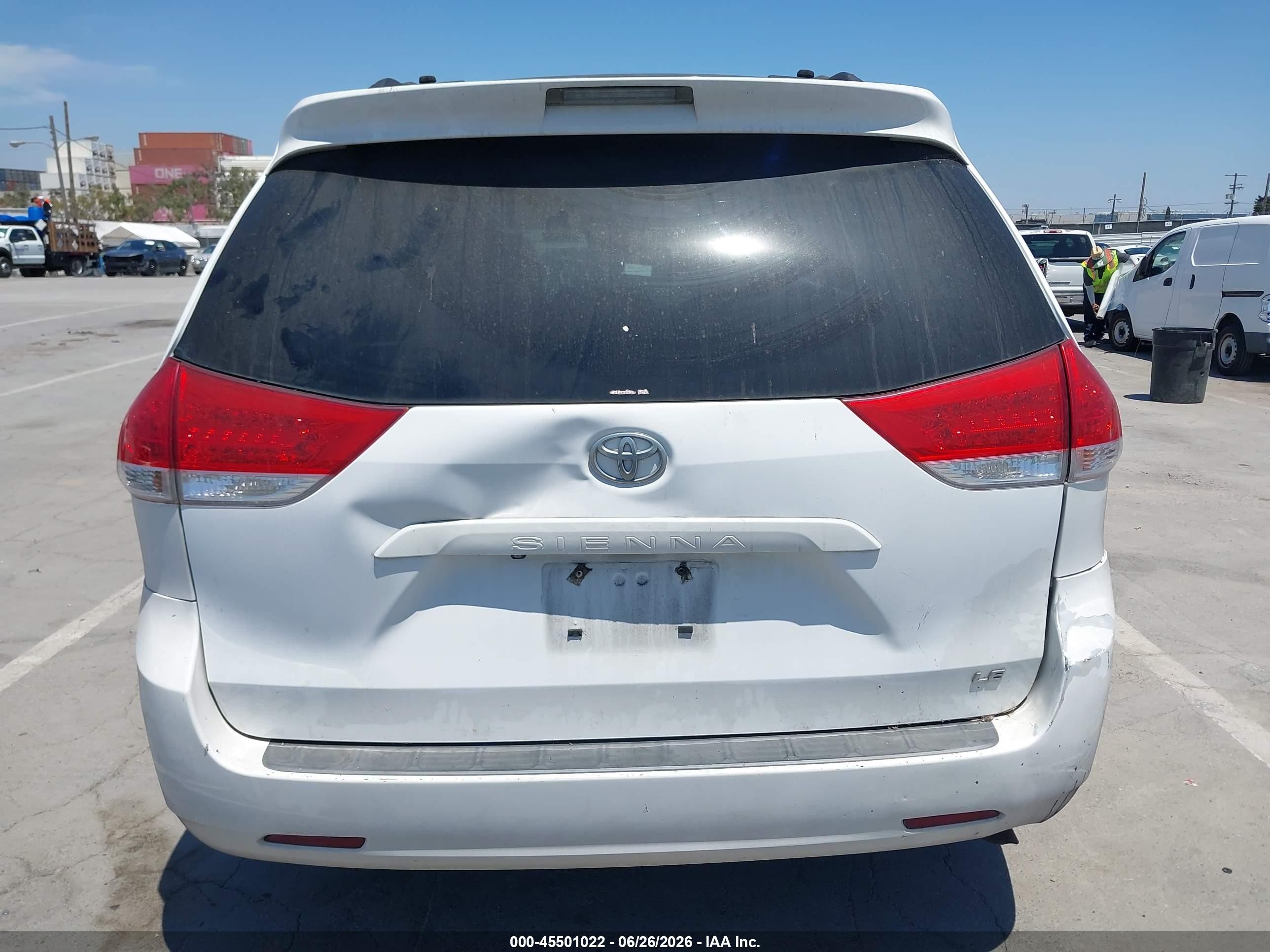 2011 Toyota Sienna Le V6 White vin: 5TDKK3DC0BS147332