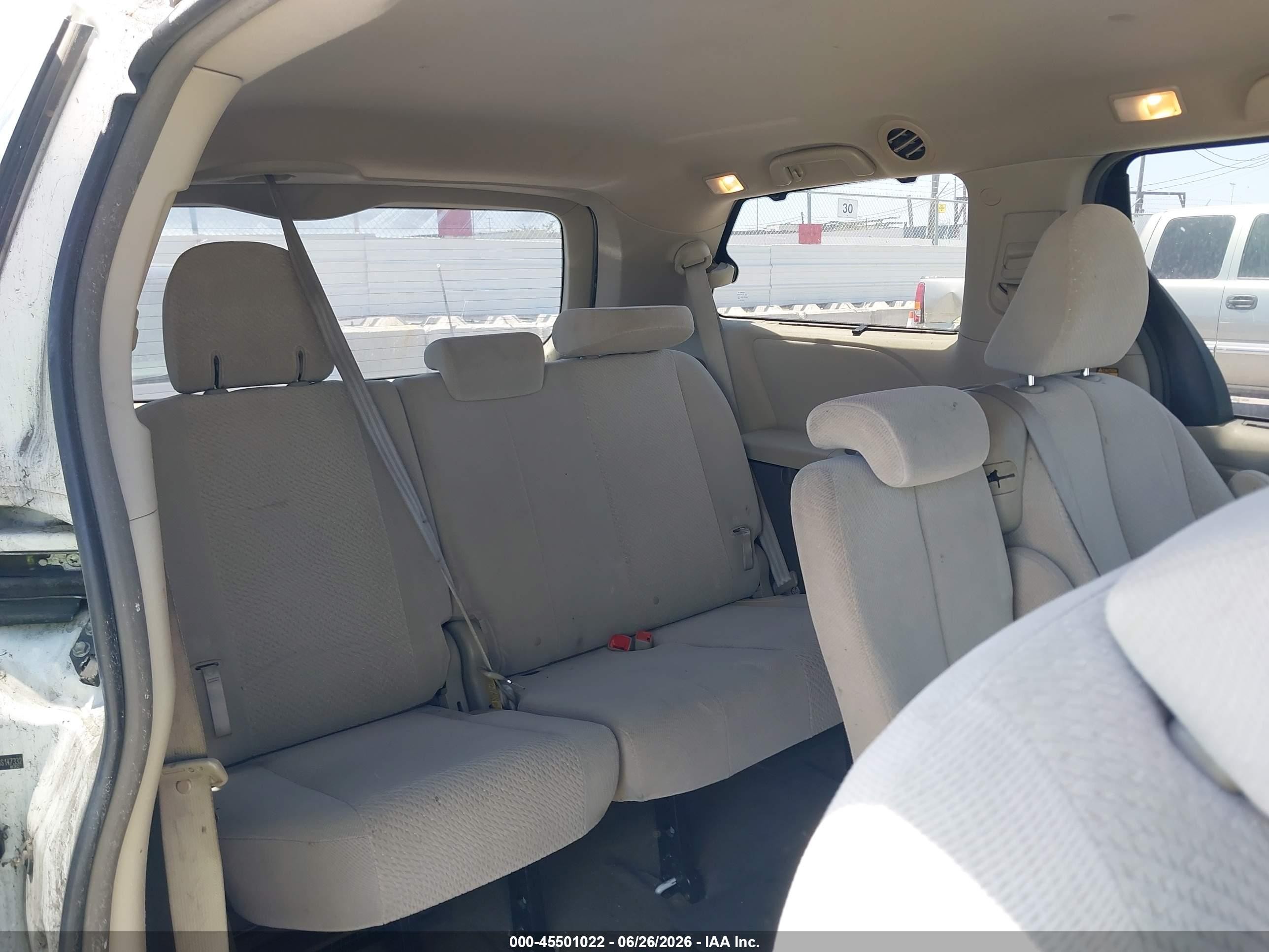 2011 Toyota Sienna Le V6 White vin: 5TDKK3DC0BS147332