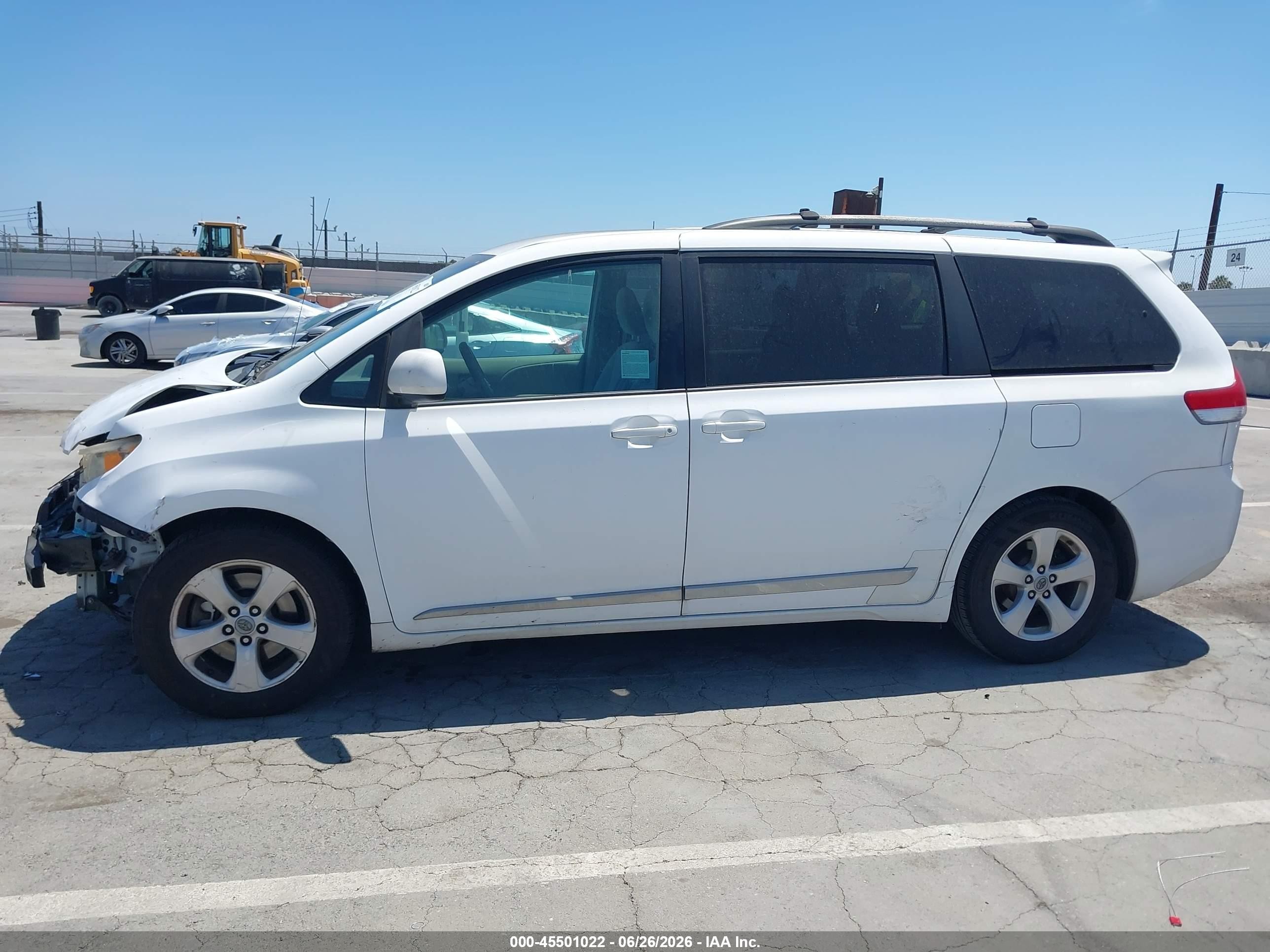 2011 Toyota Sienna Le V6 White vin: 5TDKK3DC0BS147332
