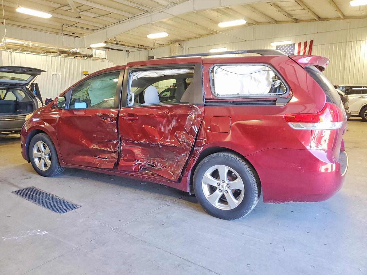 2011 Toyota Sienna Le Red vin: 5TDKK3DC0BS148335
