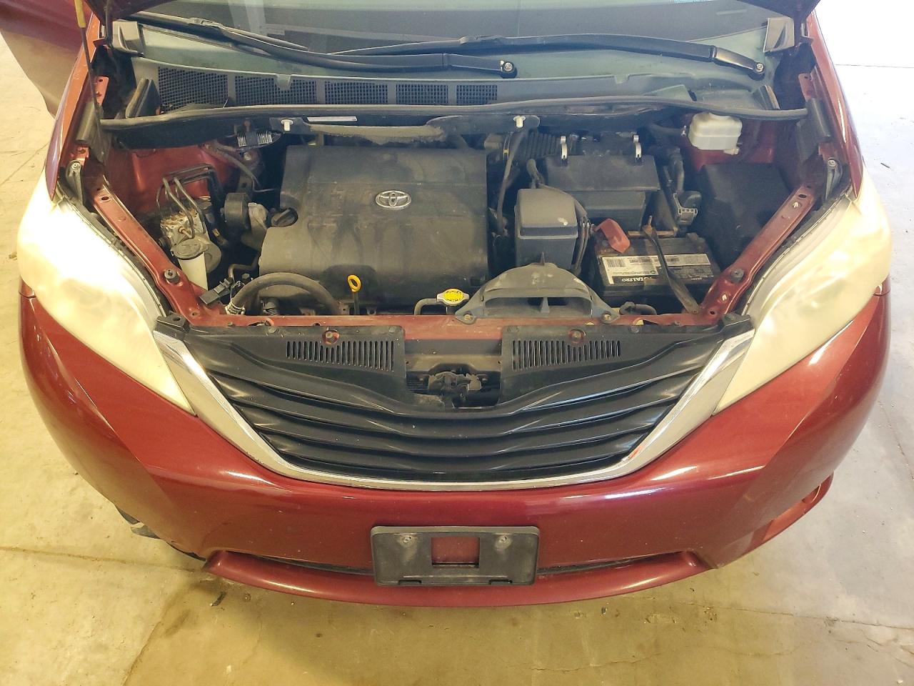 2011 Toyota Sienna Le Red vin: 5TDKK3DC0BS148335