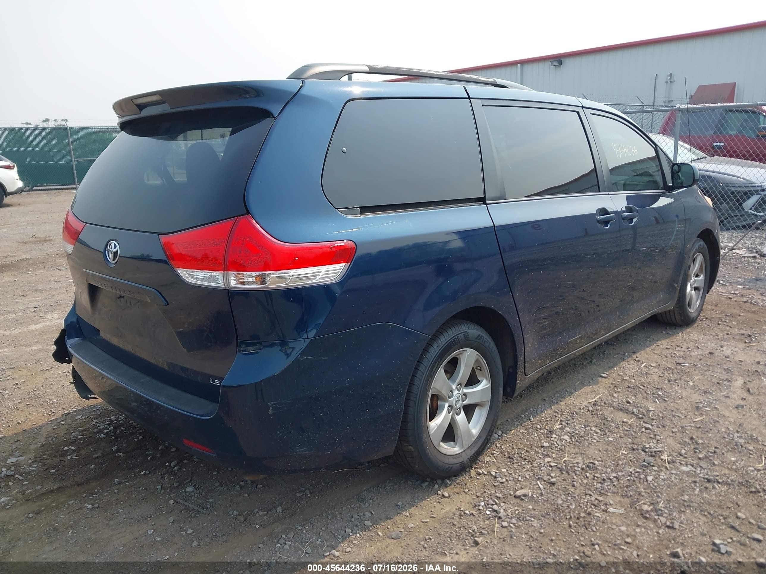 2011 Toyota Sienna Le V6 Blue vin: 5TDKK3DC0BS156600