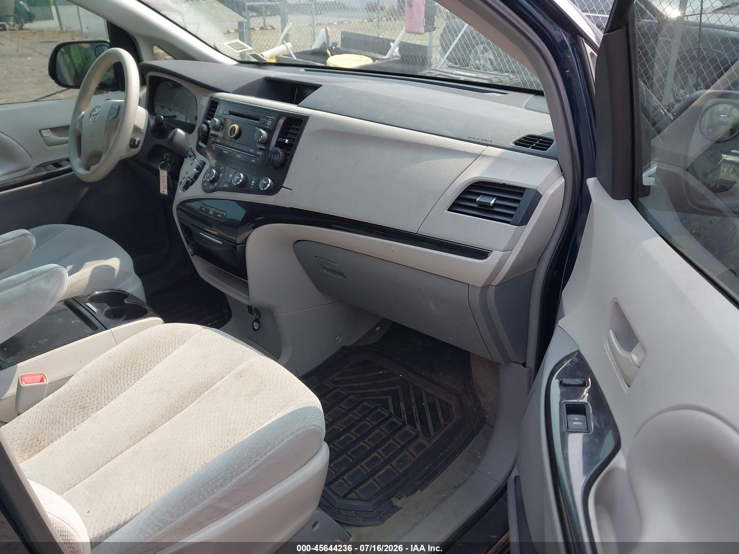 2011 Toyota Sienna Le V6 Blue vin: 5TDKK3DC0BS156600