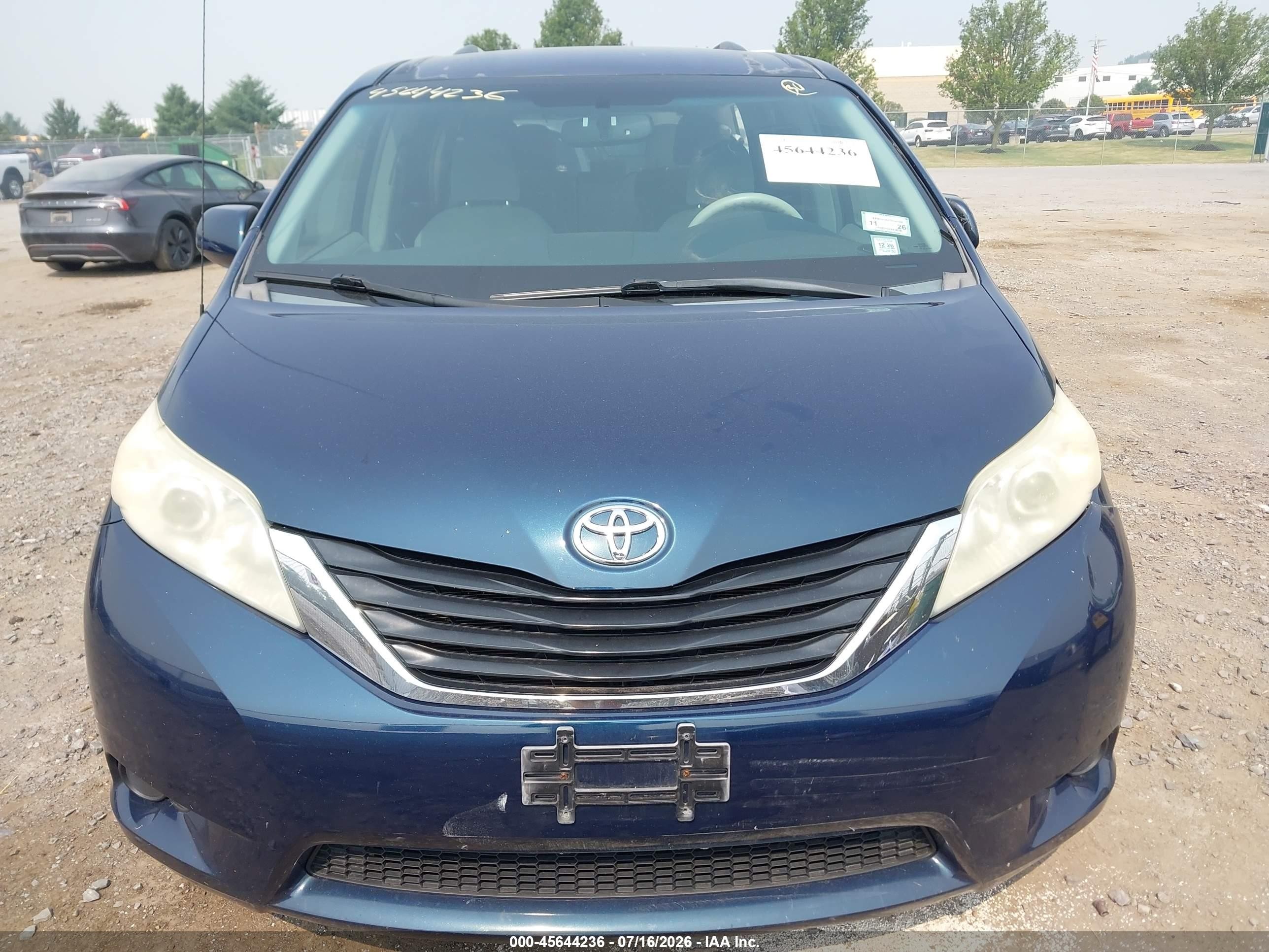 2011 Toyota Sienna Le V6 Blue vin: 5TDKK3DC0BS156600