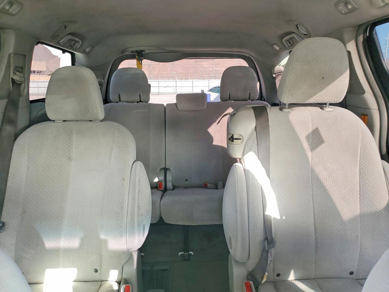2011 Toyota Sienna Le White vin: 5TDKK3DC0BS166544