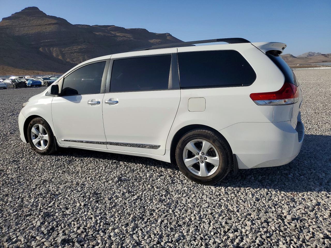 2011 Toyota Sienna Le White vin: 5TDKK3DC0BS166544