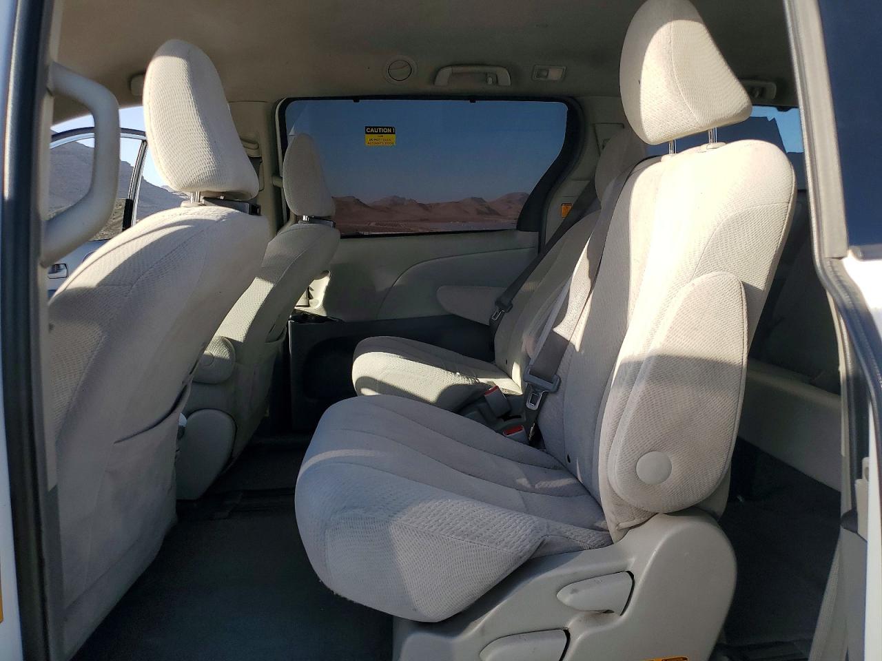 2011 Toyota Sienna Le White vin: 5TDKK3DC0BS166544