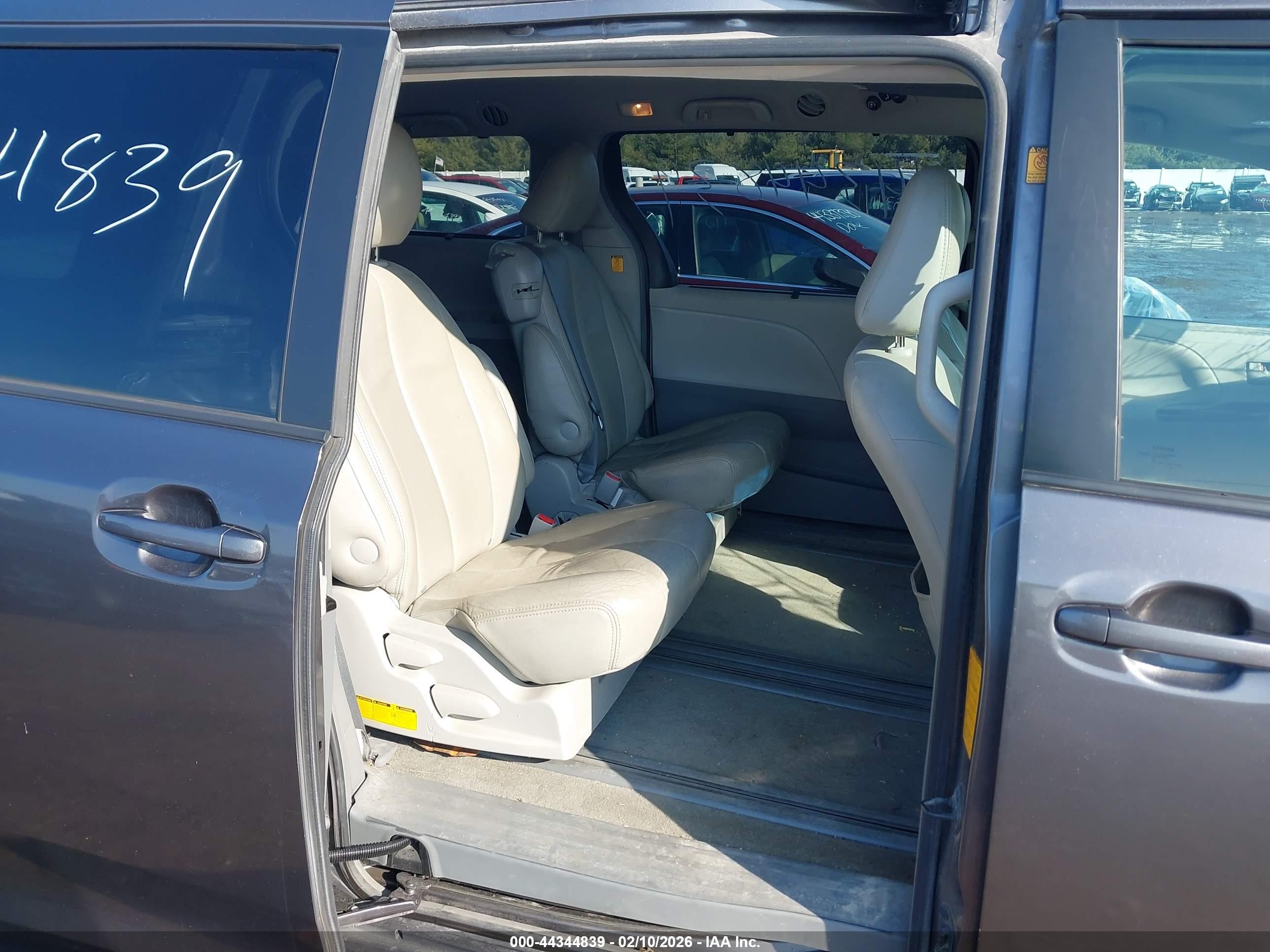 2012 Toyota Sienna Le V6 8 Passenger Gray vin: 5TDKK3DC0CS176508