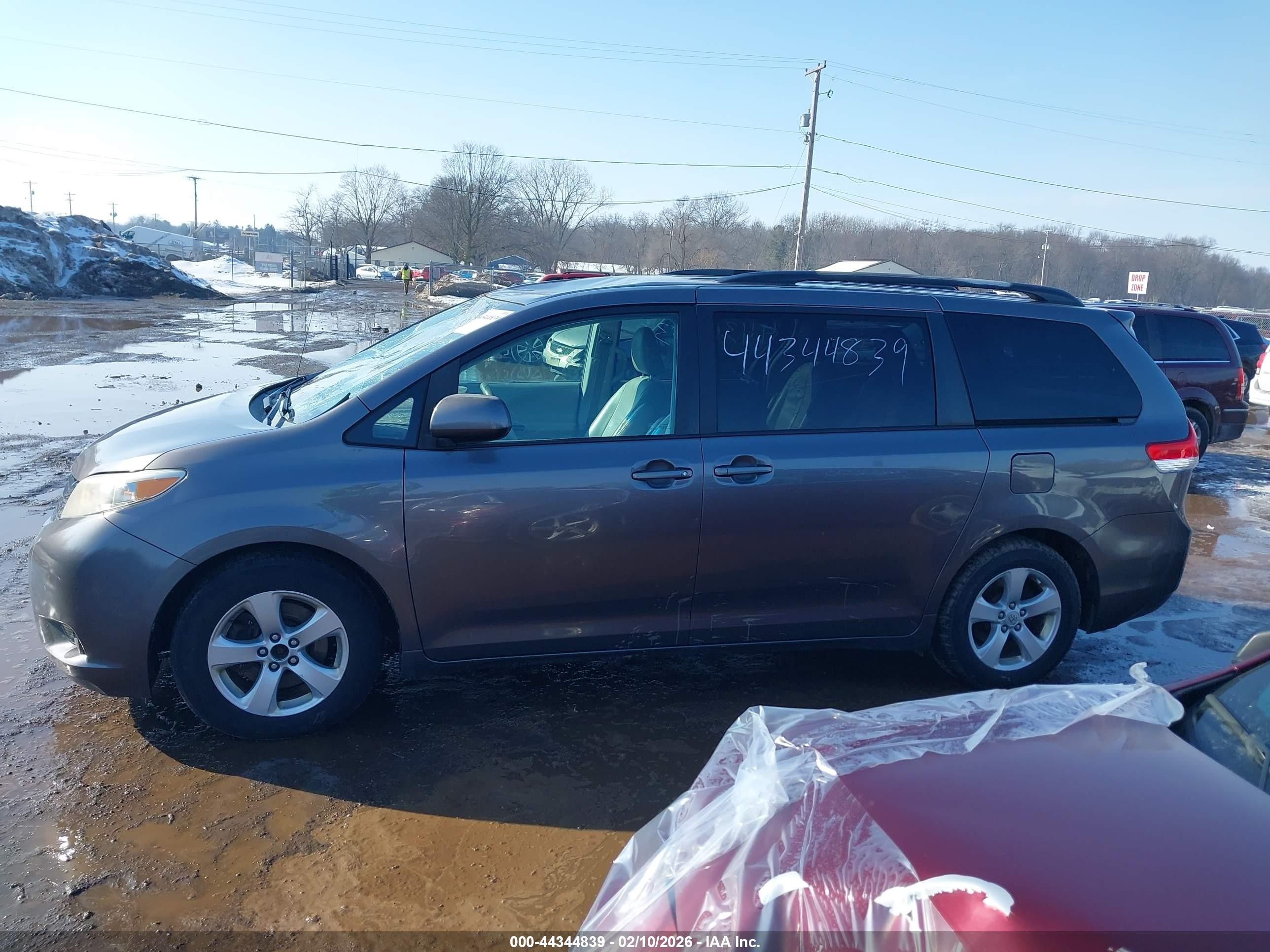 2012 Toyota Sienna Le V6 8 Passenger Gray vin: 5TDKK3DC0CS176508