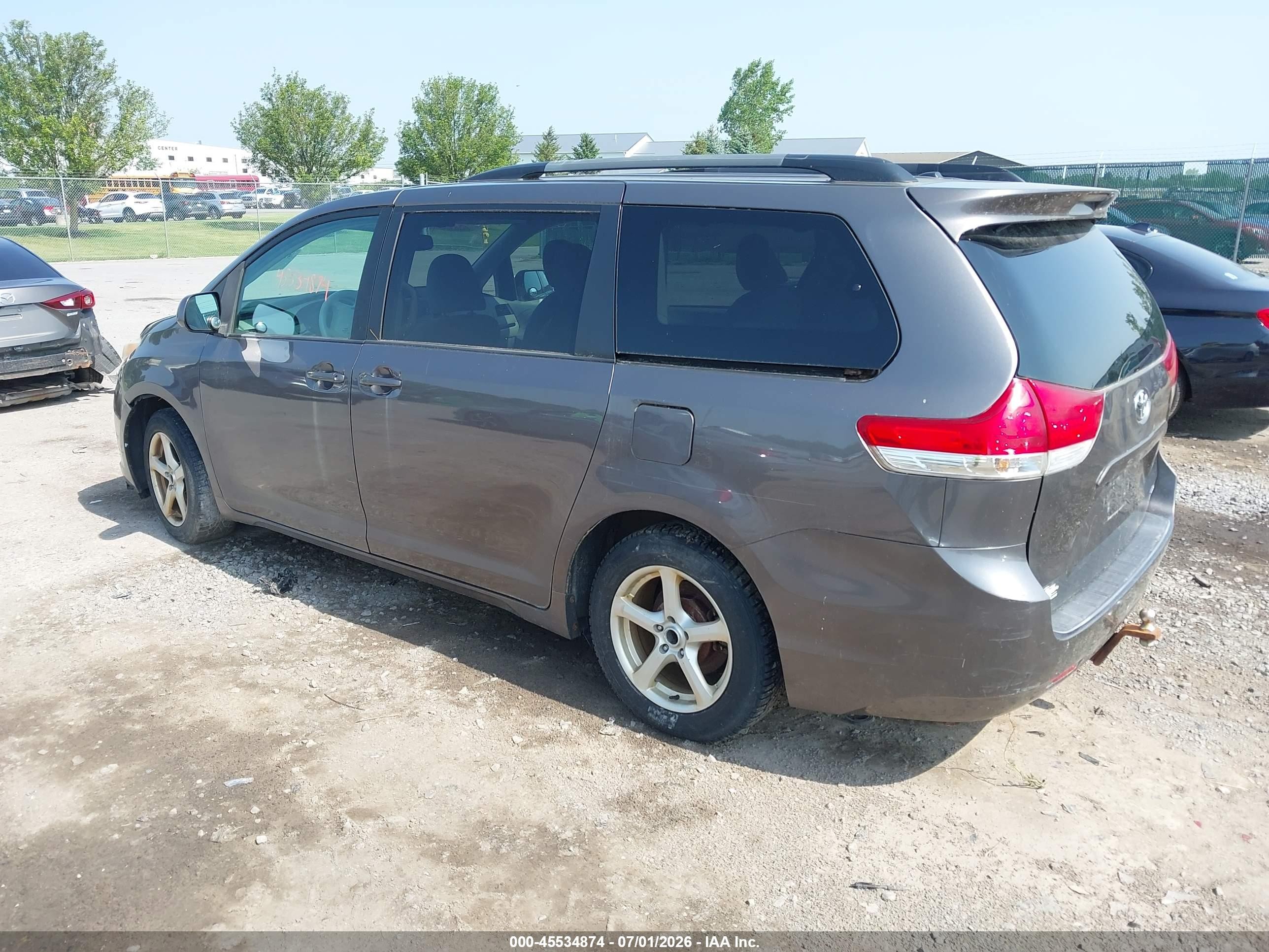 2012 Toyota Sienna Le V6 8 Passenger Gray vin: 5TDKK3DC0CS183782